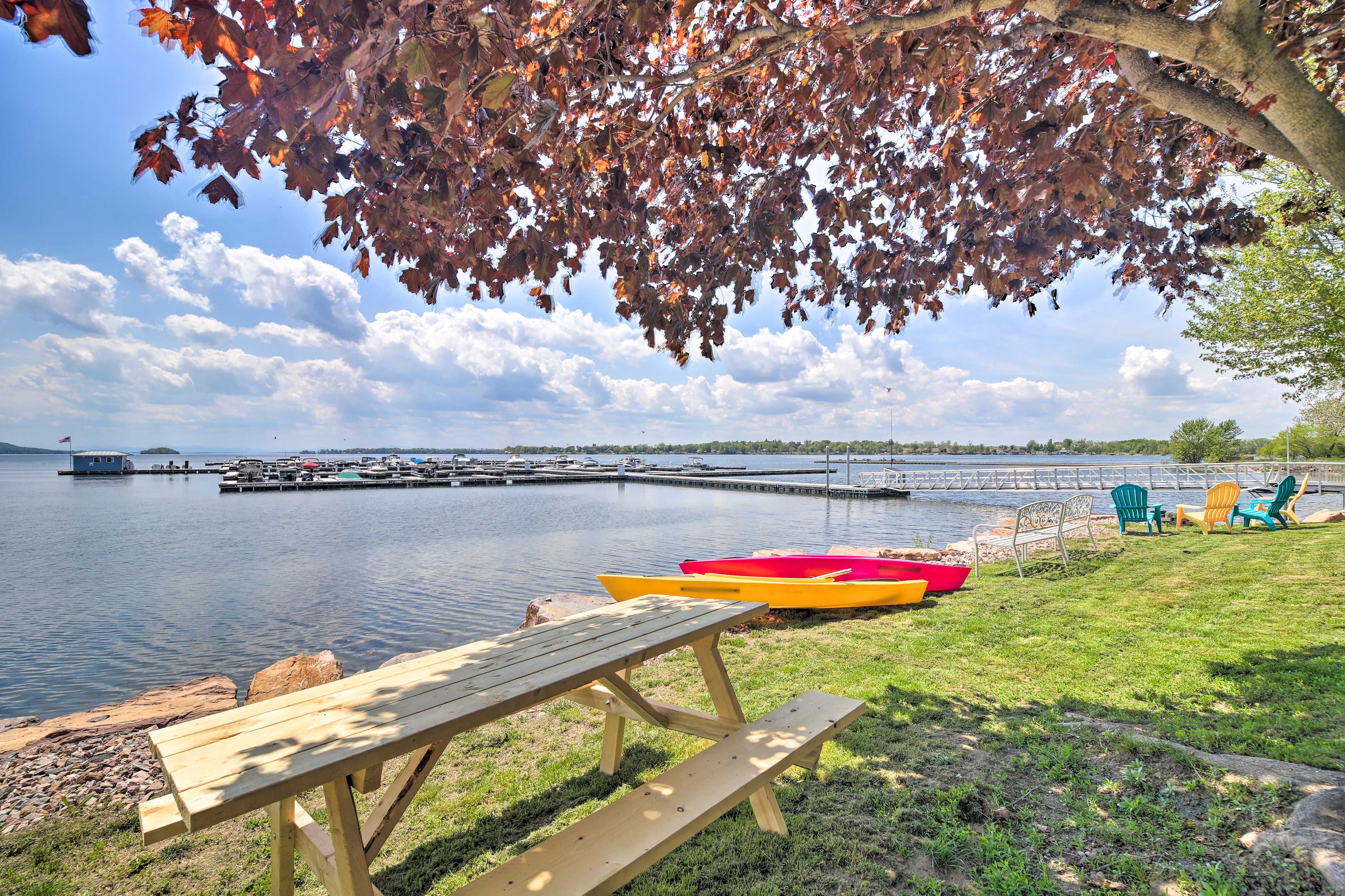 Waterfront Yard | Kayaks Provided