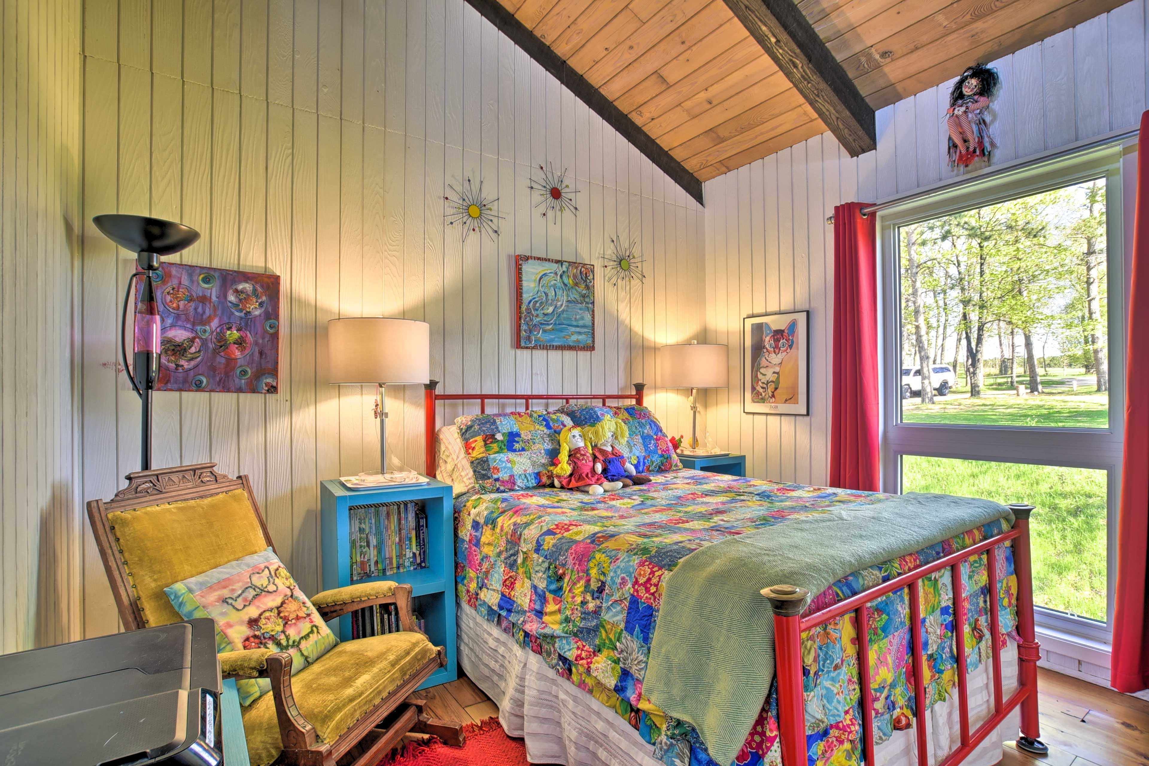 Bedroom 5 | Queen Bed