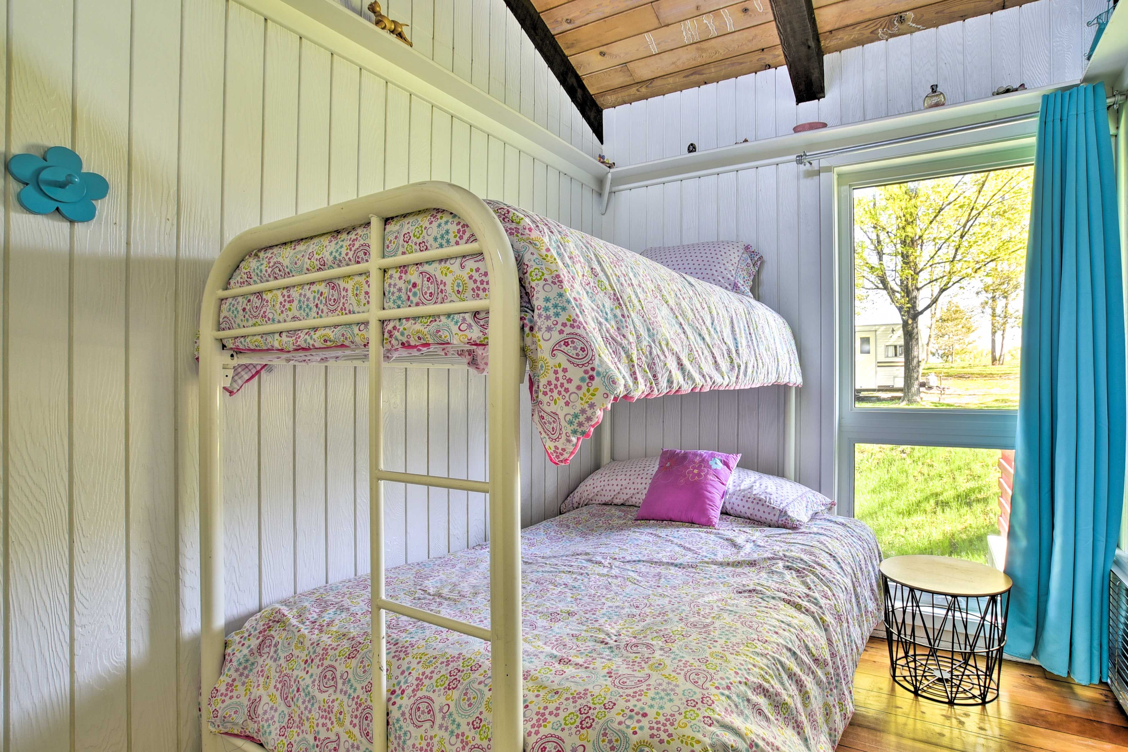 Bedroom 4 | Twin/Full Bunk Bed