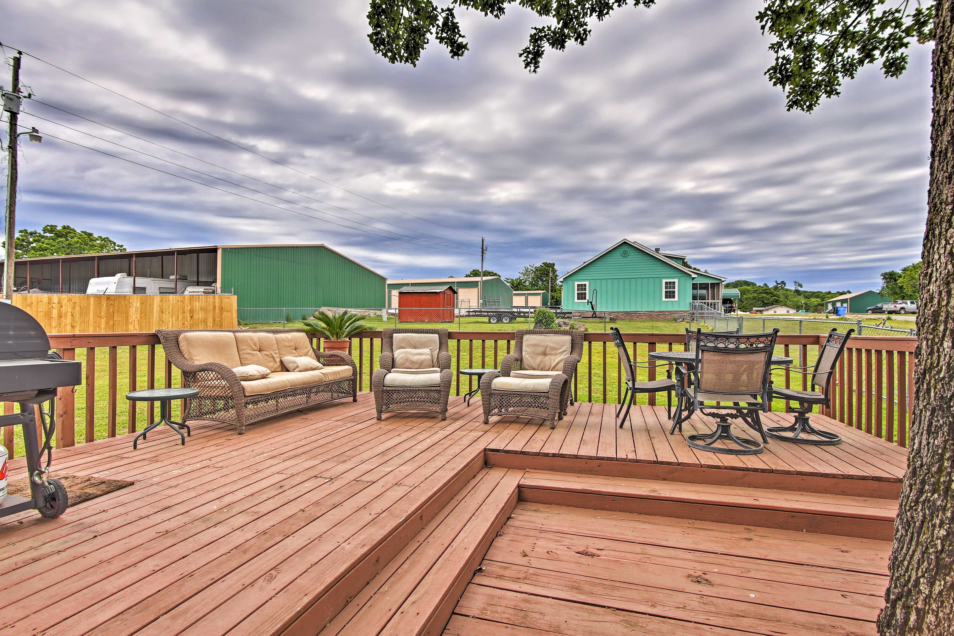 Furnished Deck | Charcoal Grill