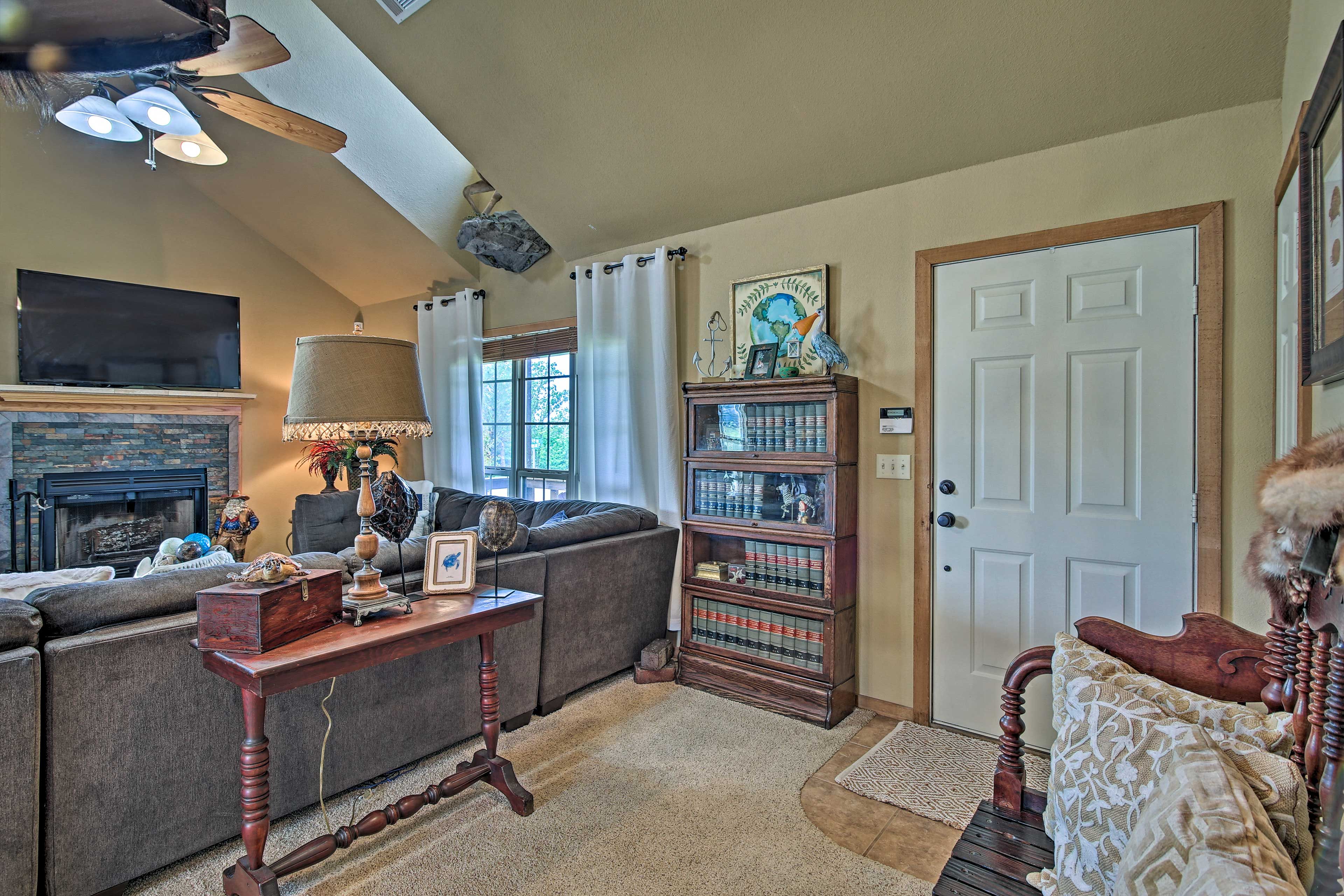 Living Room | Main Level | Free WiFi | Fireplace