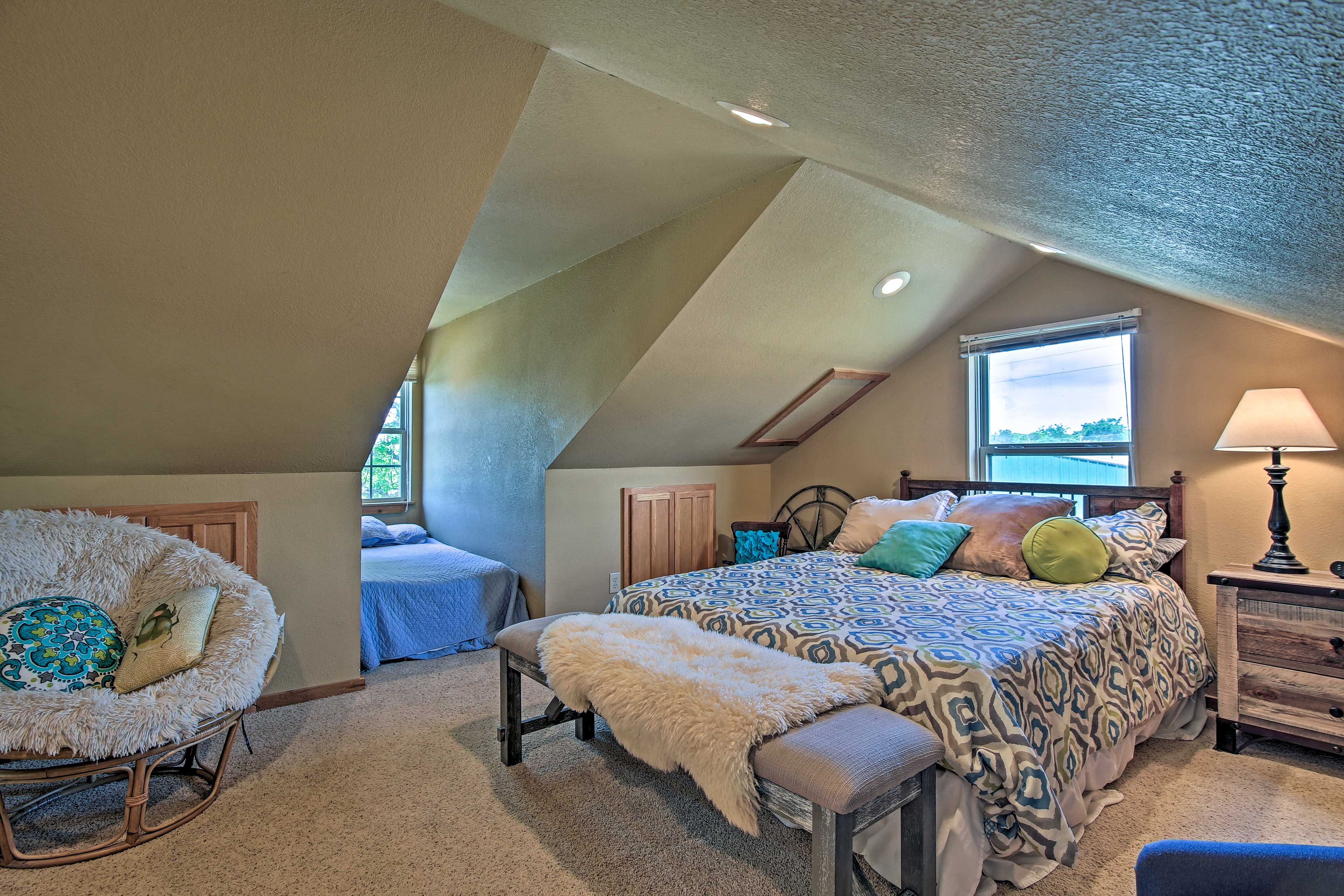 Bedroom 3 | Upper Level | Queen Bed | Twin Bed