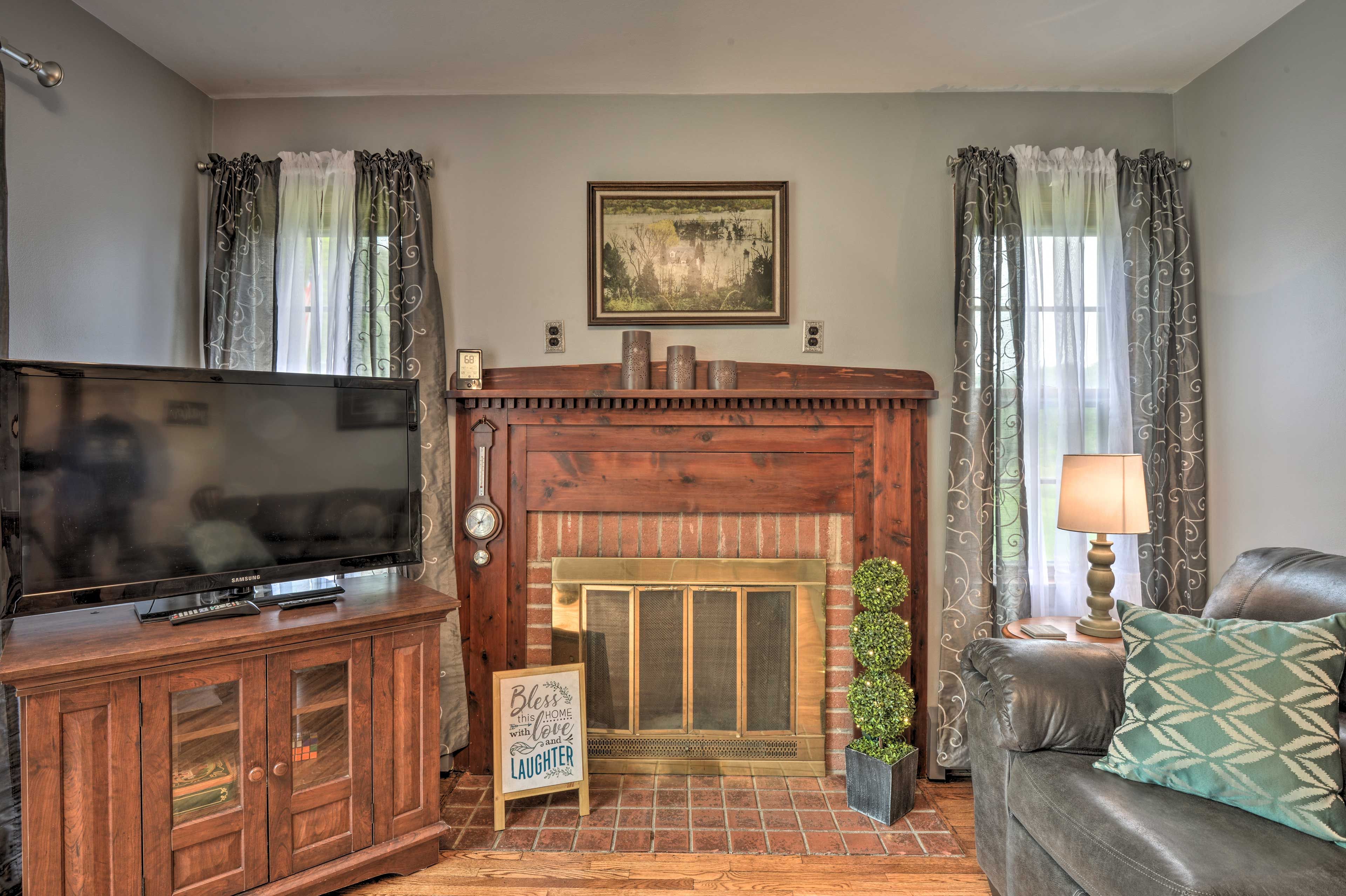 Living Room | Playing Cards/Board Games Provided | DVD Player