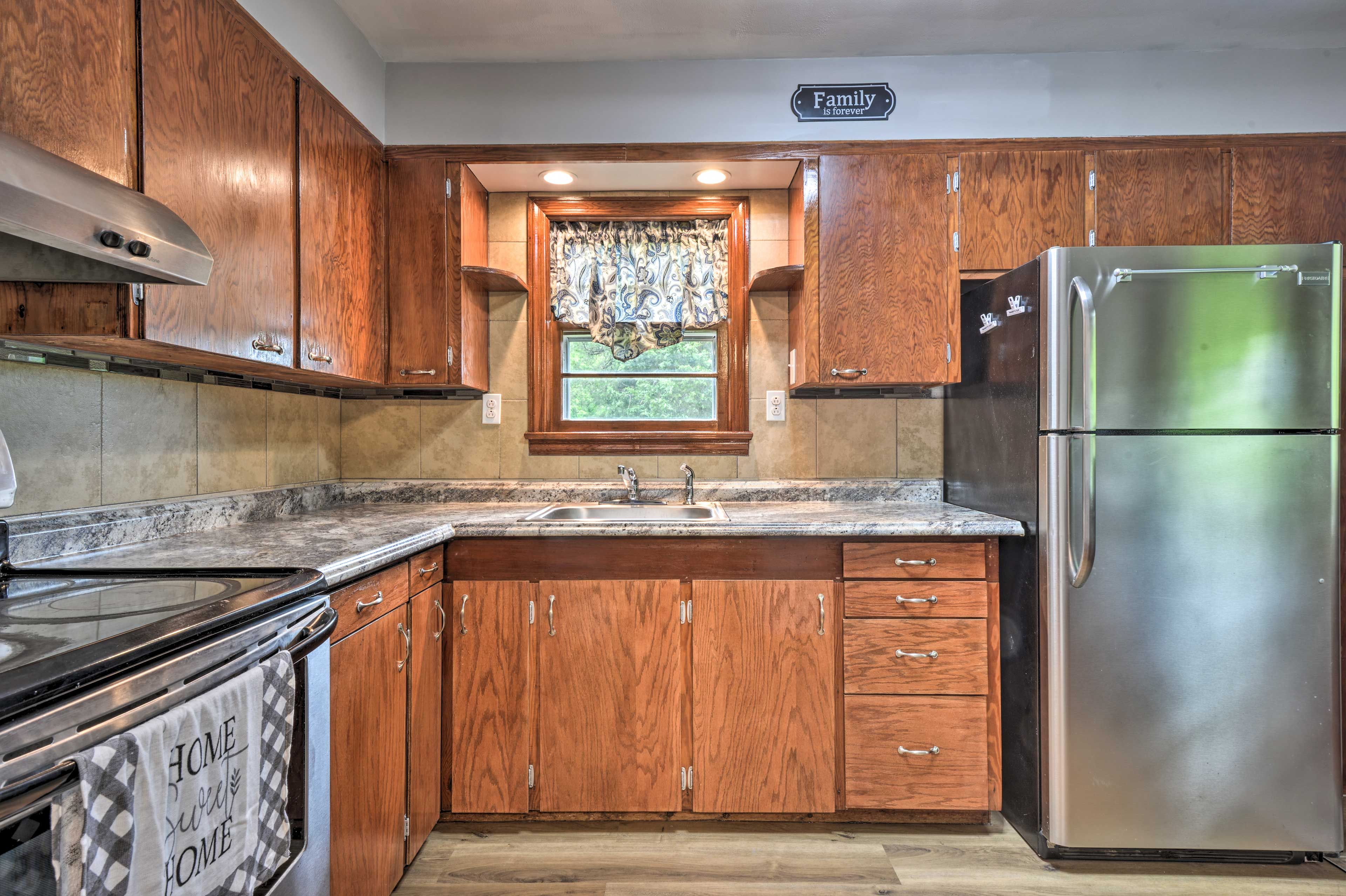 Kitchen | 1st Floor | Well-Equipped | Cooking Basics | Pots & Pans