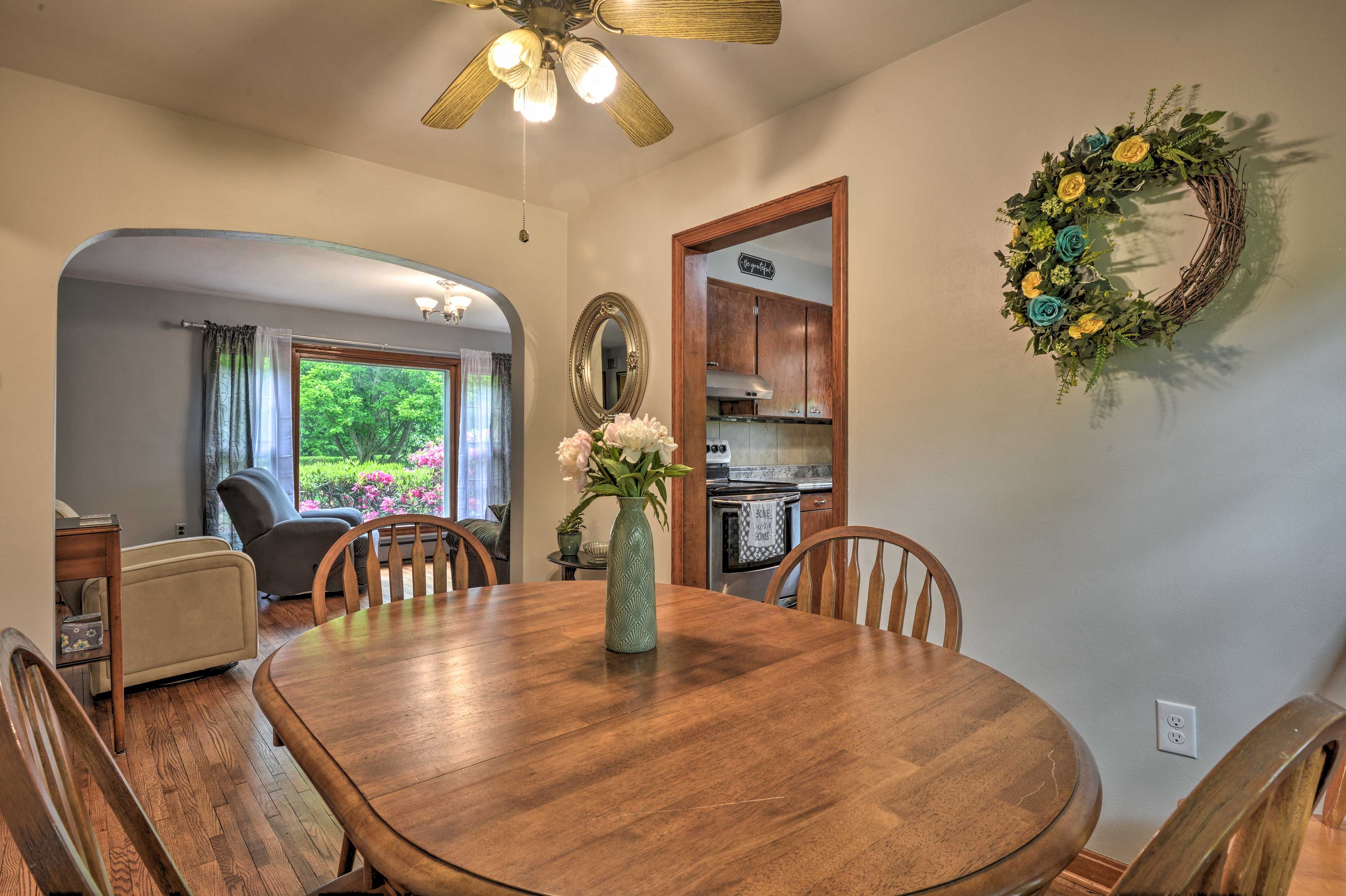 Dining Area | 1st Floor | Dishware/Flatware Provided