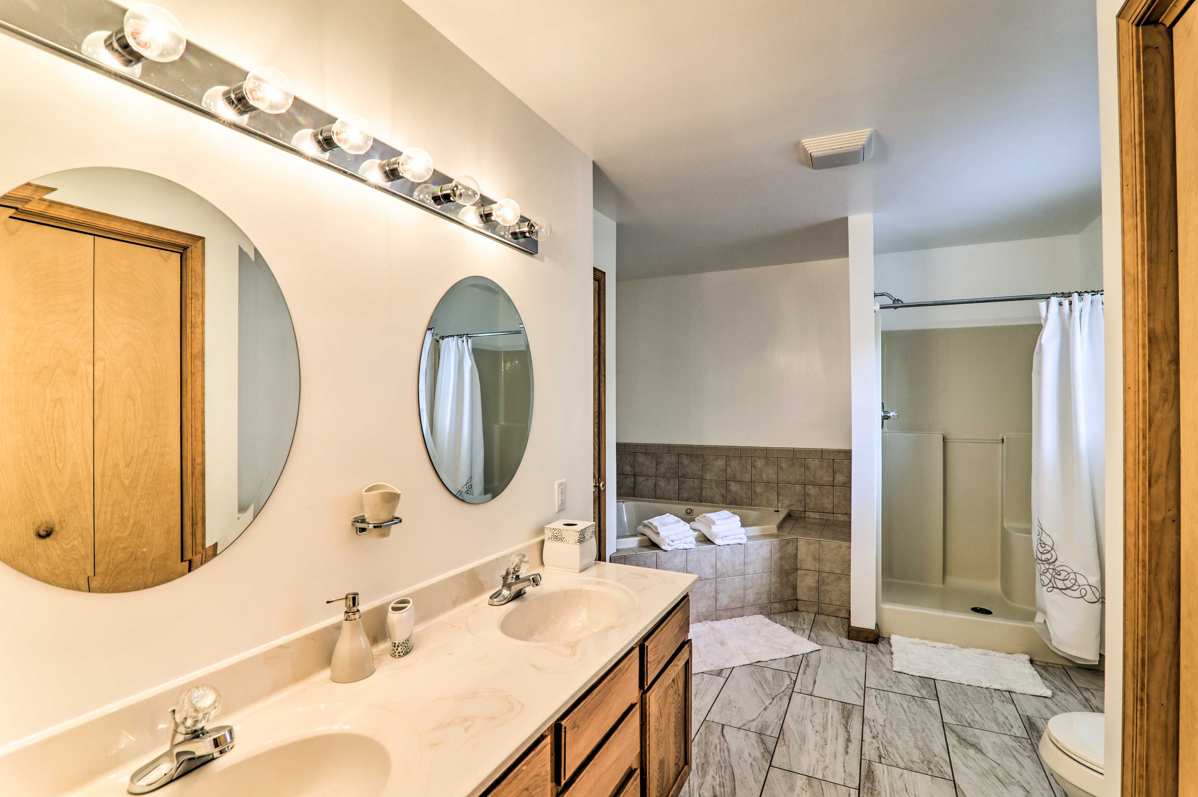 En-Suite Bathroom | Towels Provided