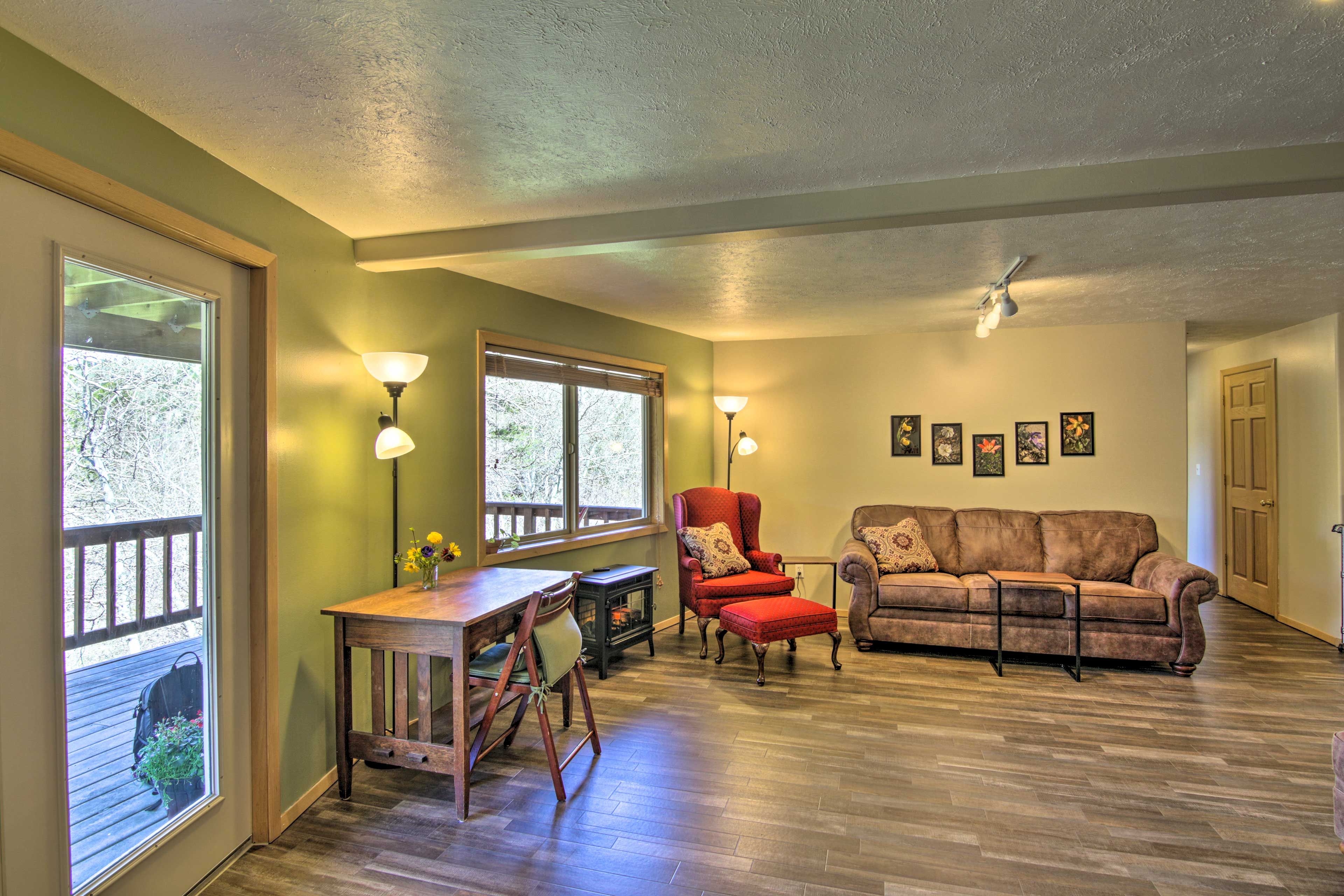 Living Area | Free WiFi | Workspace