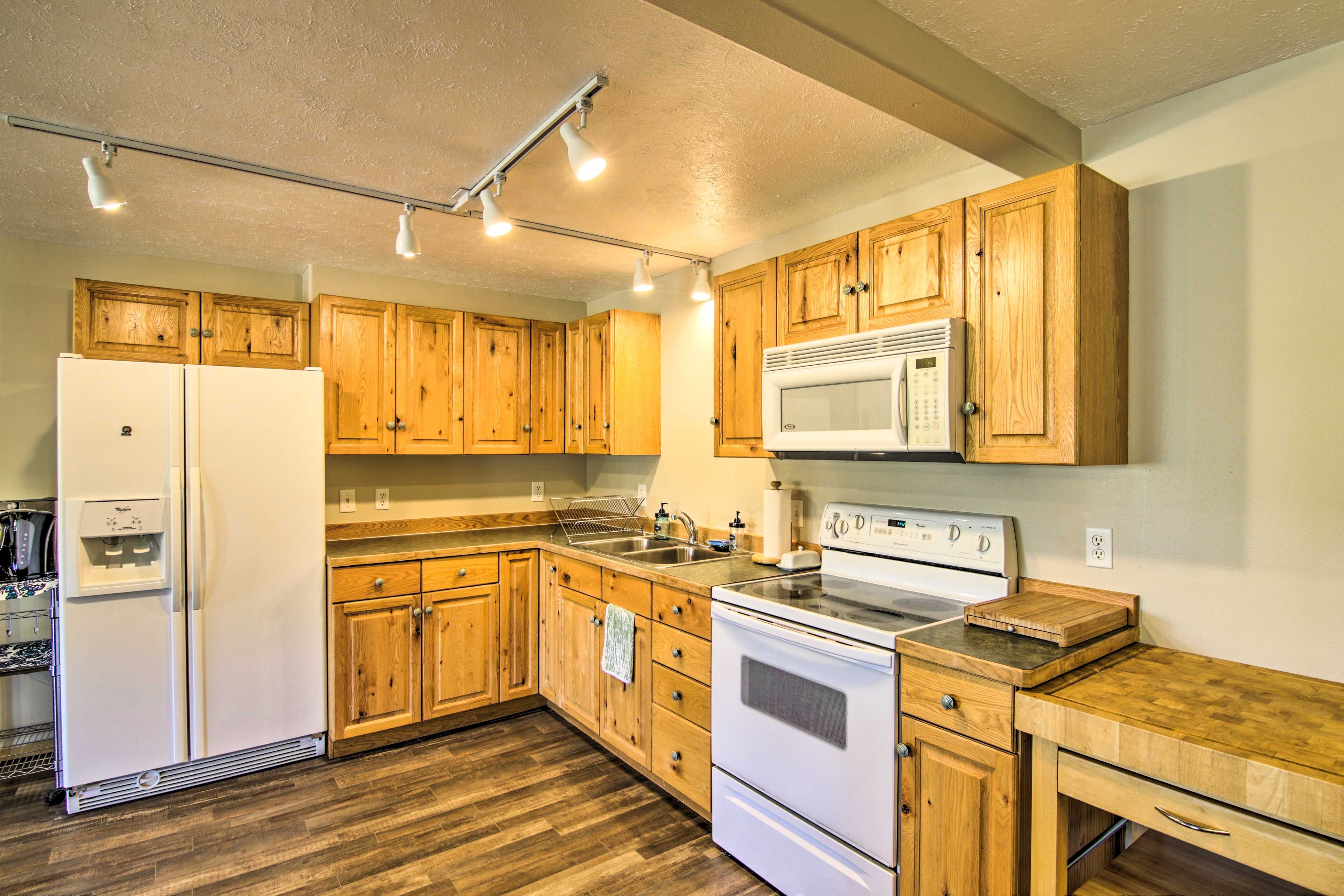 Well-Equipped Kitchen | Dishware & Glassware