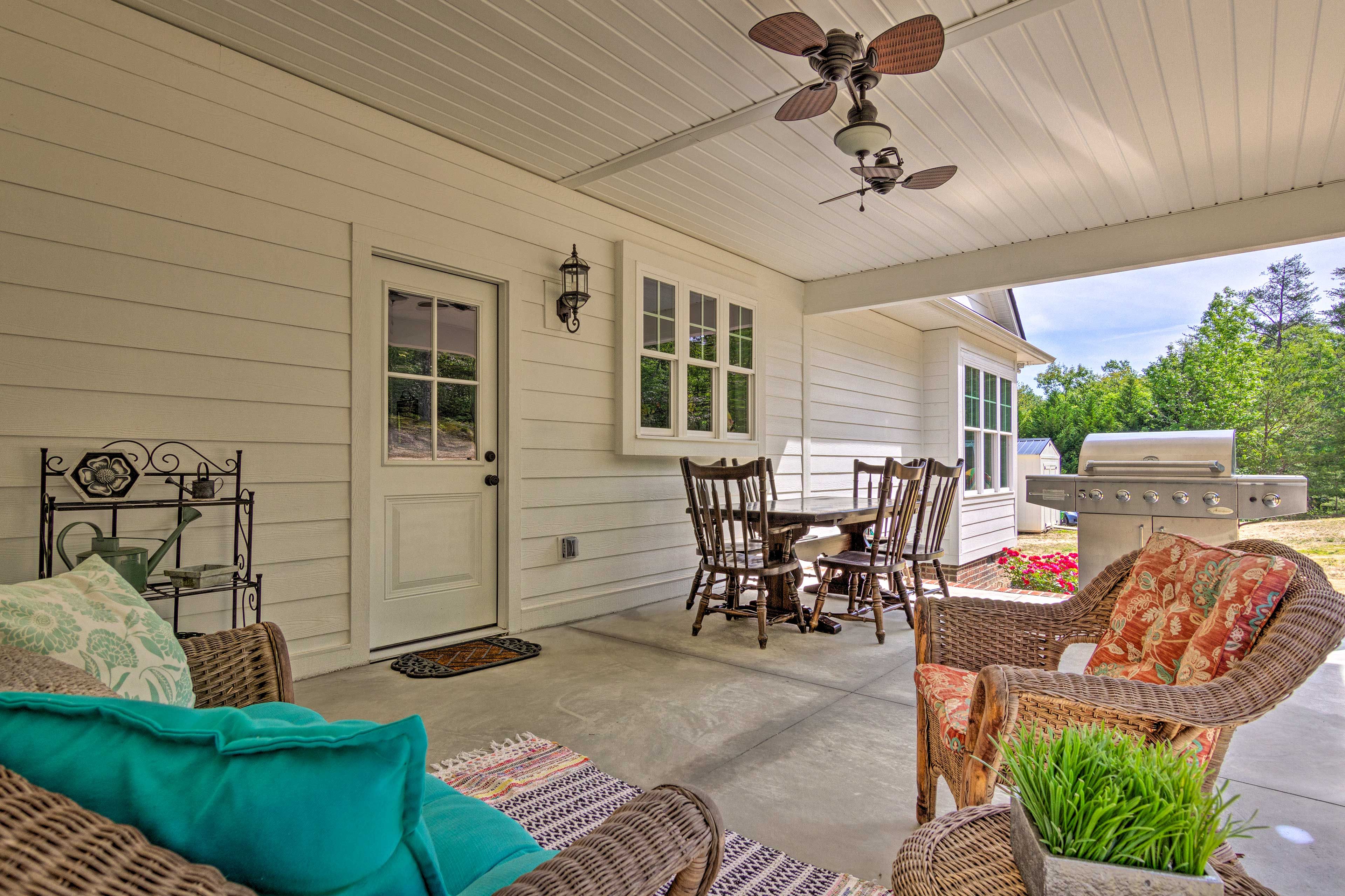 Private Patio | Gas Grill