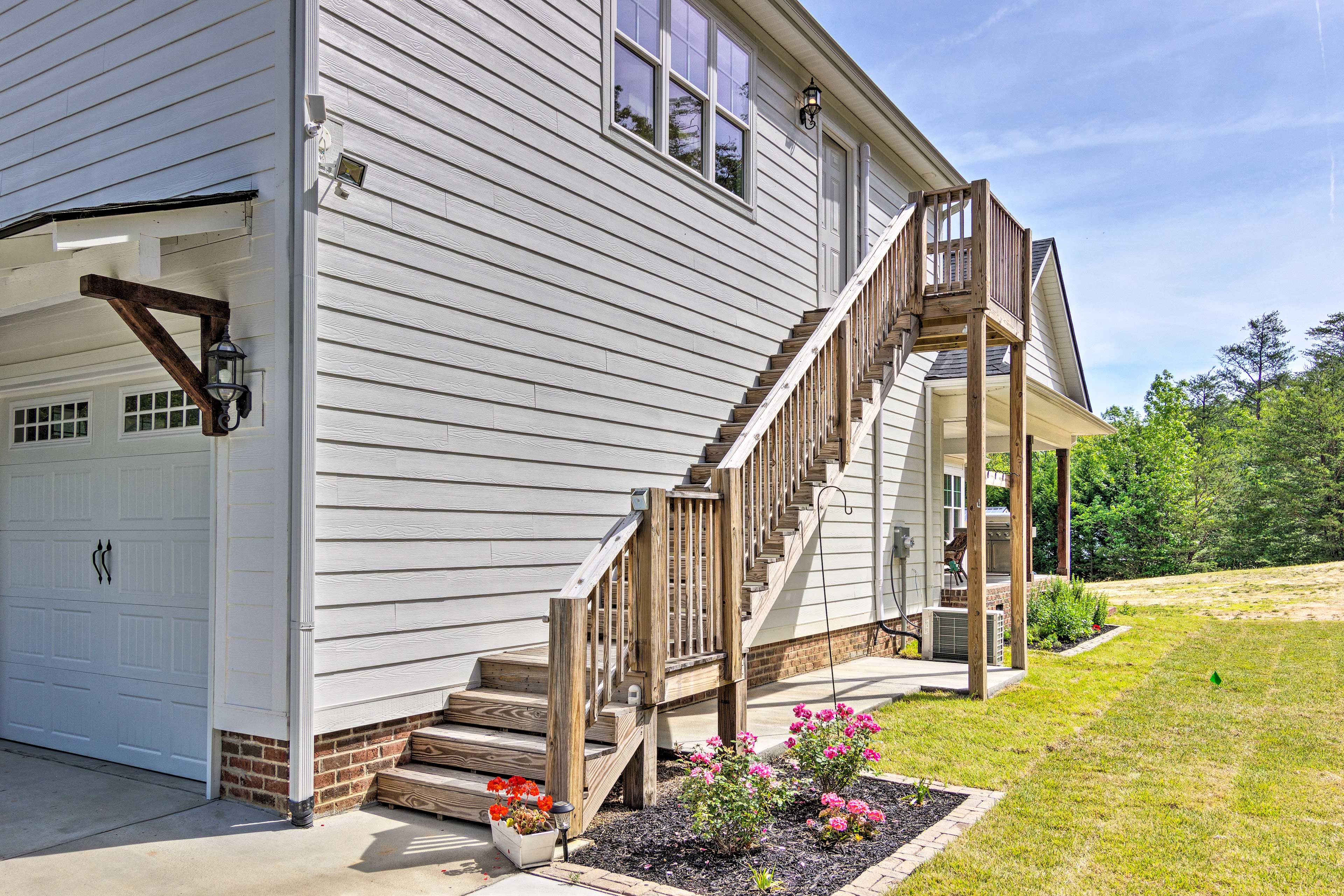Stairs to Entrance | Driveway (1 Vehicle)