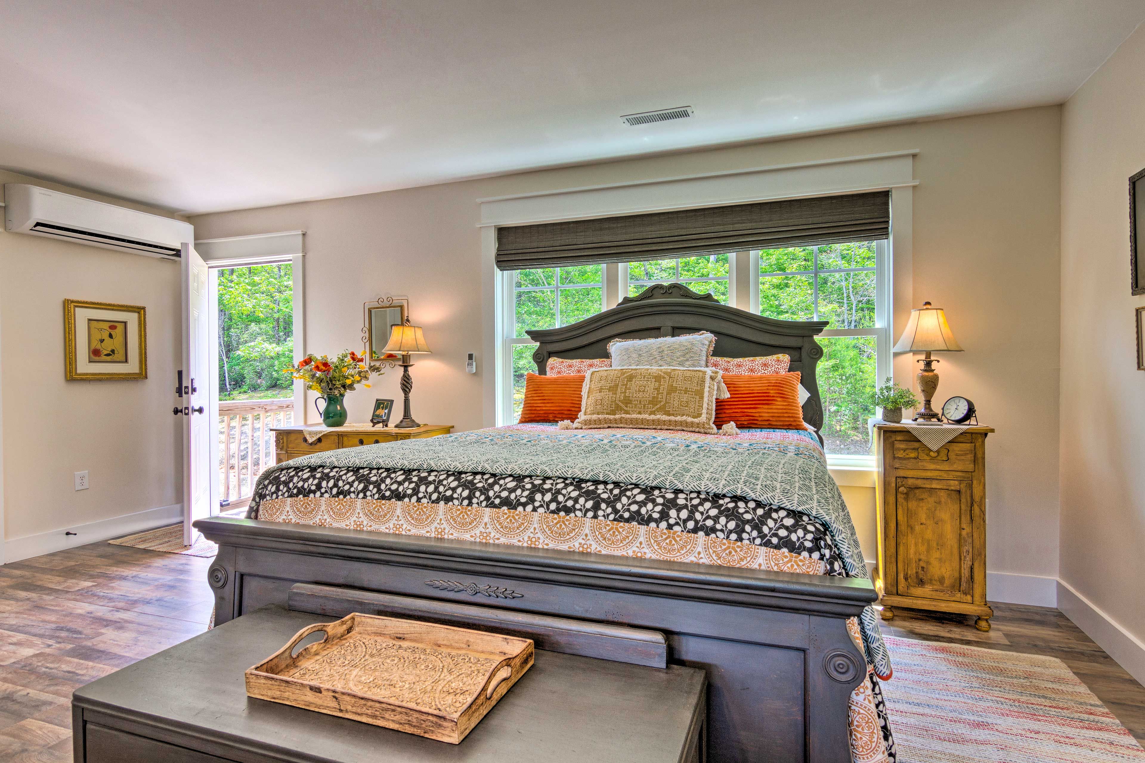 Sleeping Area | Queen Bed