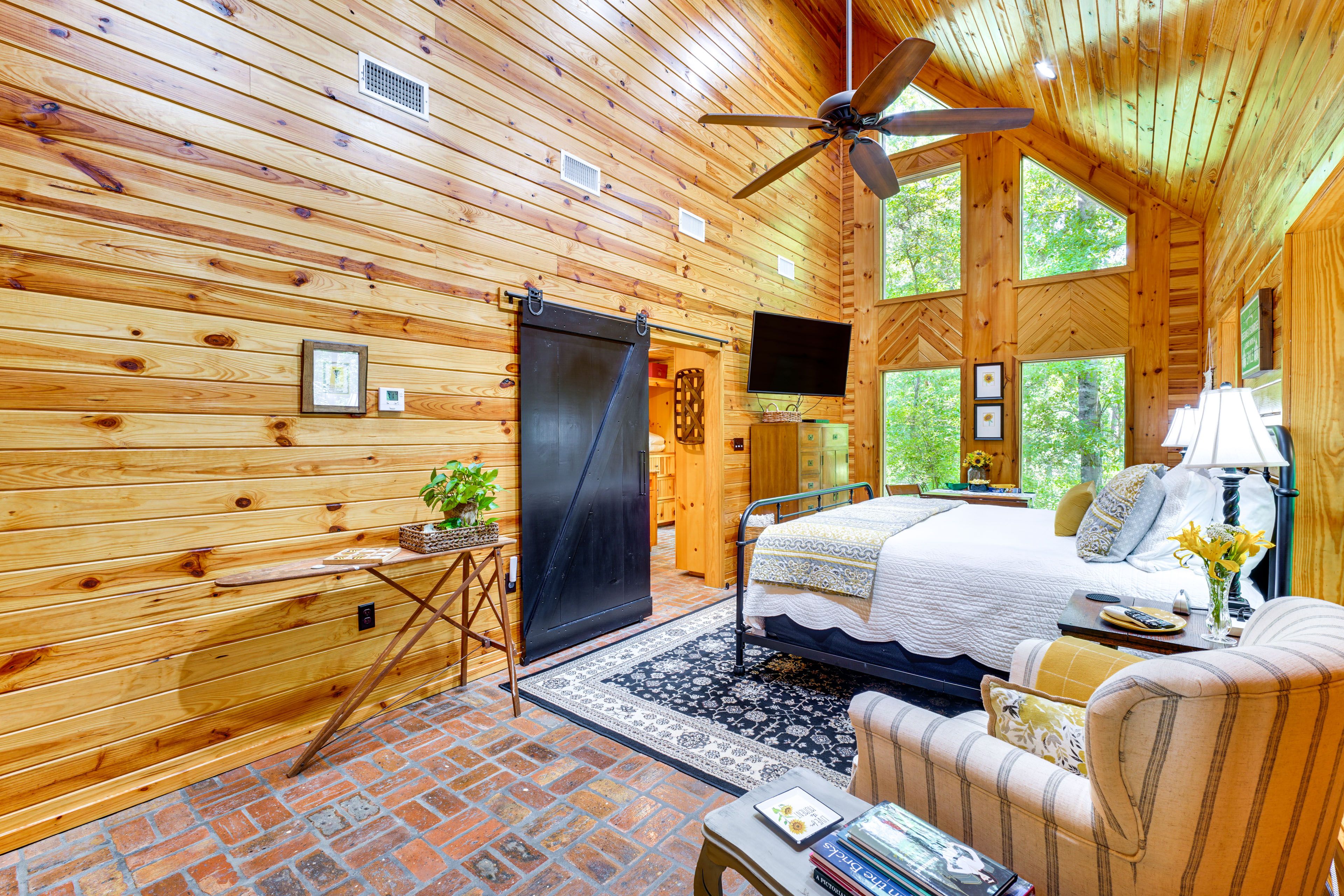 Bedroom 1 | King Bed | Smart TV | Linens Provided