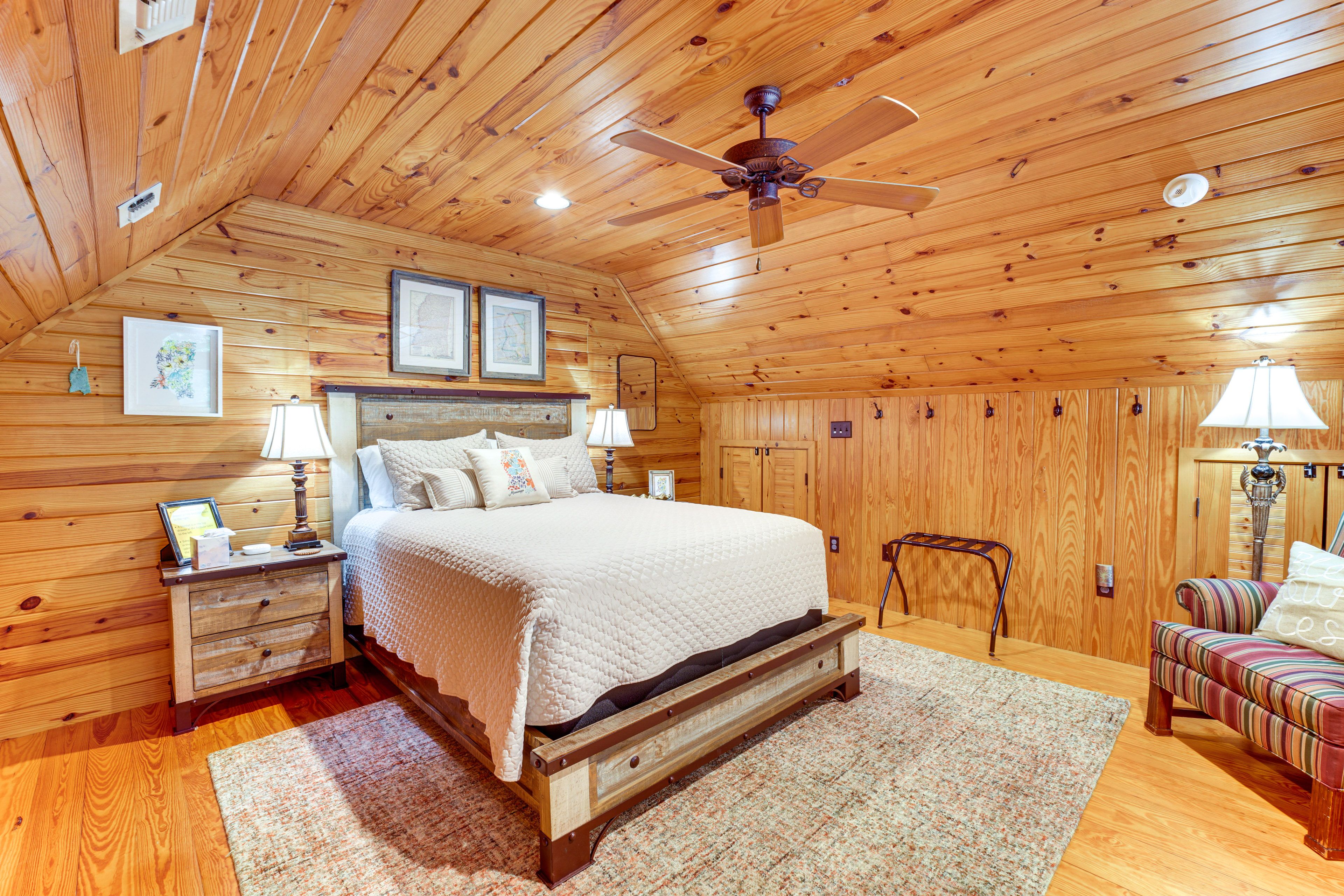 Loft | Queen Bed | Stairs Required