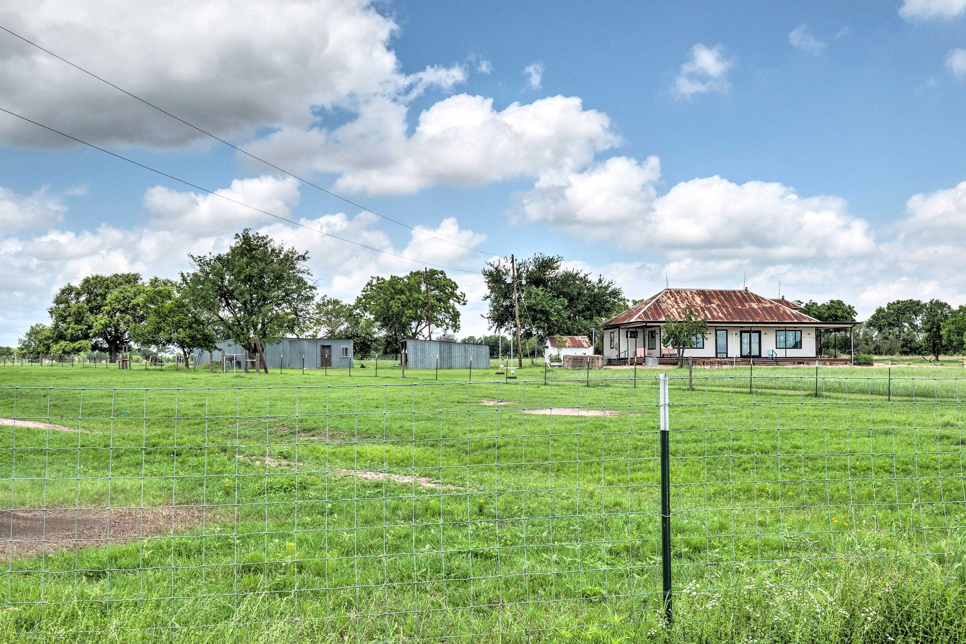 Private Yard | Pet Friendly w/ Fee | Barn