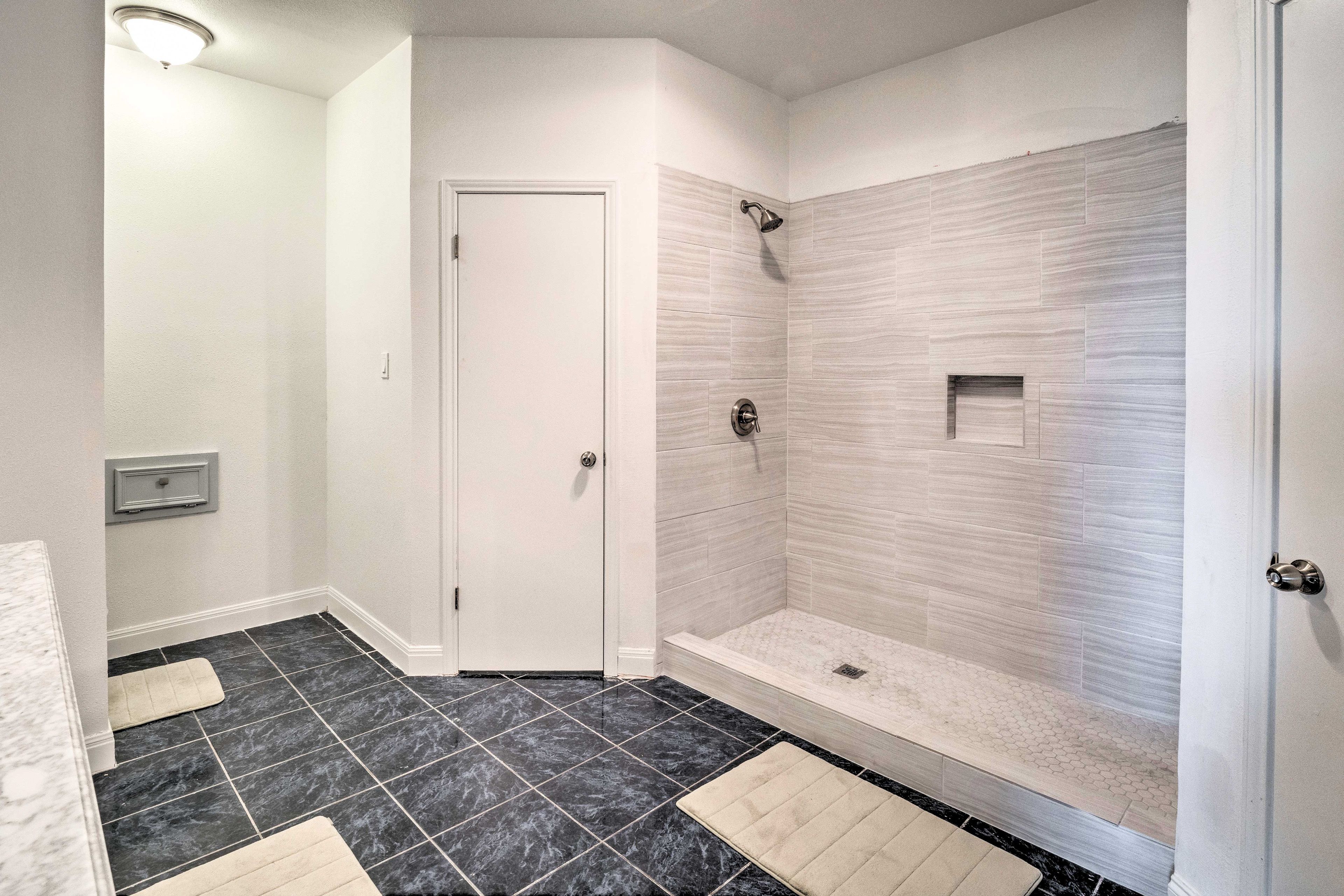 En-Suite Bathroom | Complimentary Toiletries | Towels Provided