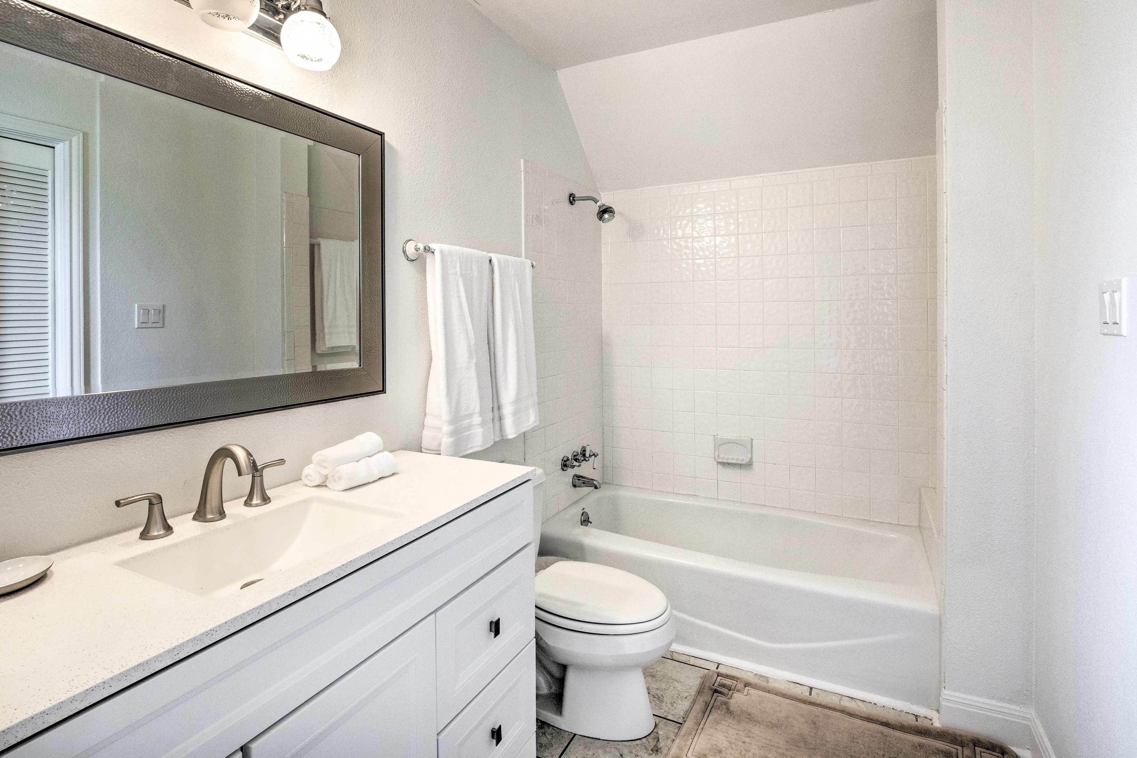 Full Bathroom | 2nd Floor