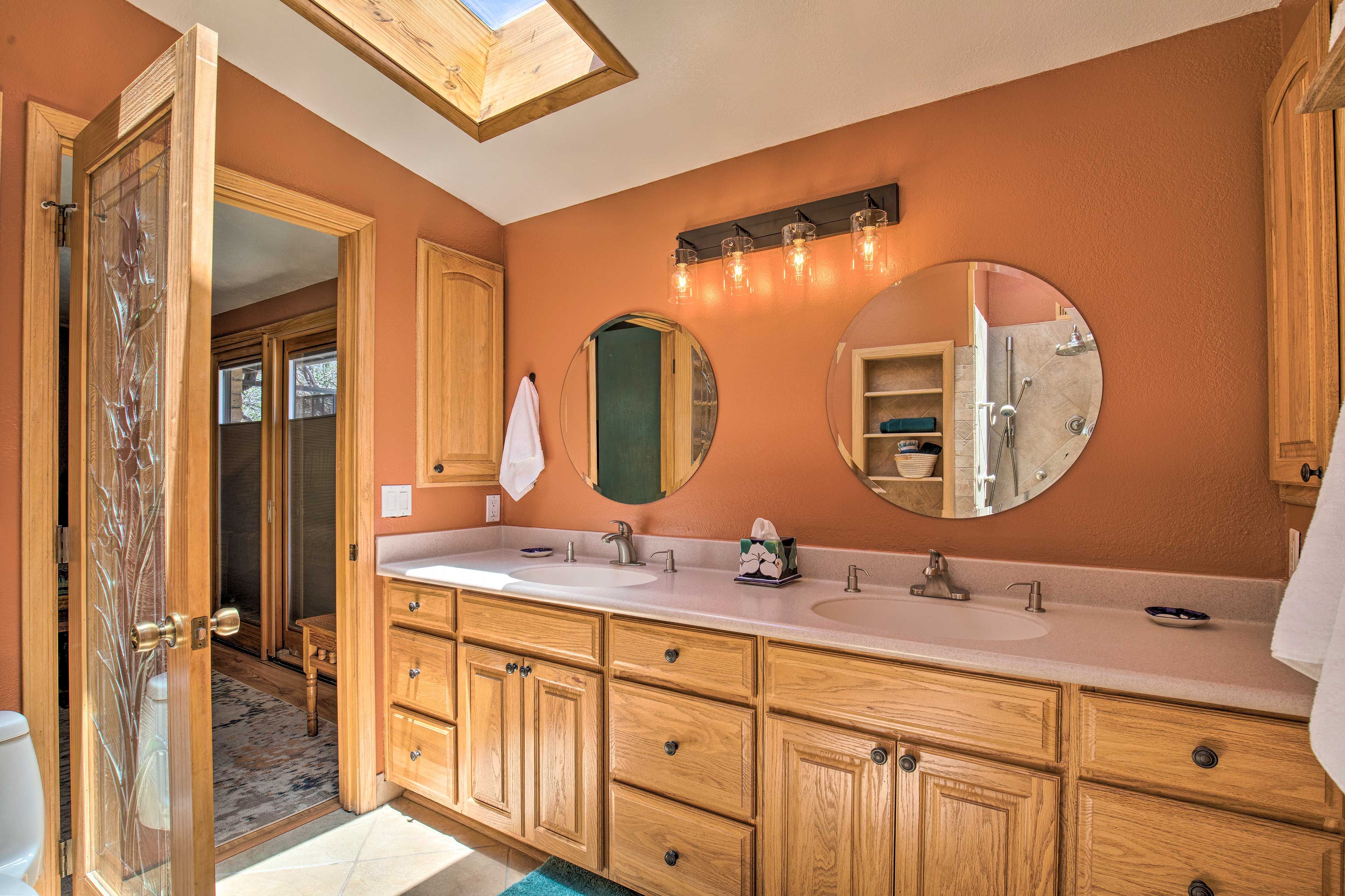 En-Suite Bathroom | Complimentary Toiletries