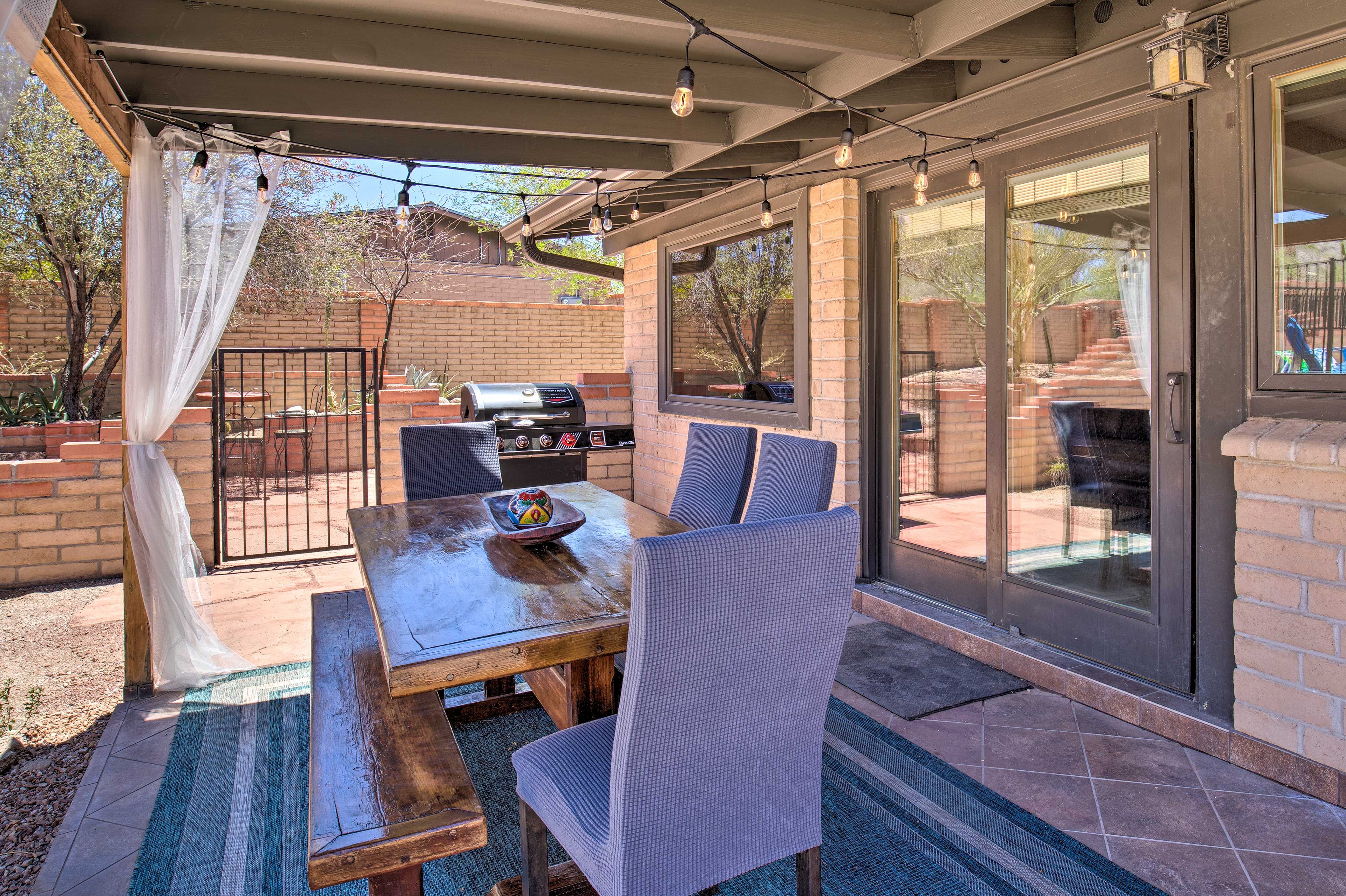 Private Outdoor Dining Area | Gas Grill