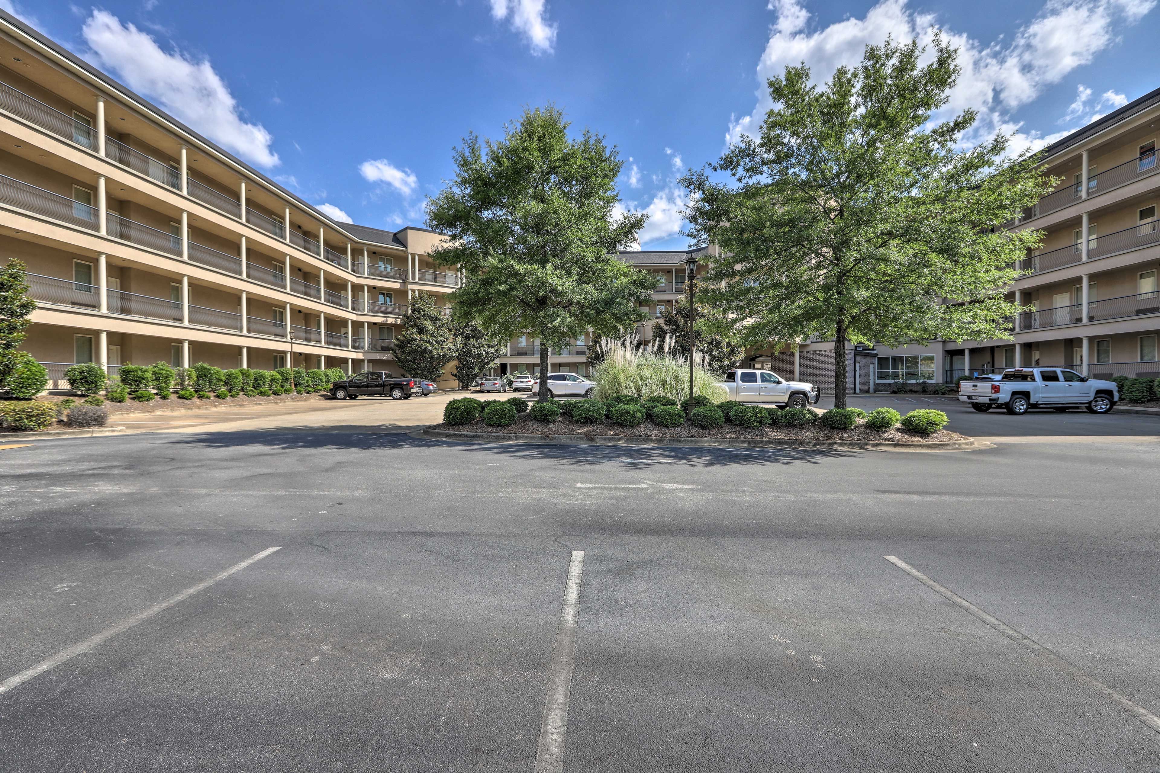 Parking | Community Parking Lot (1 Vehicle)