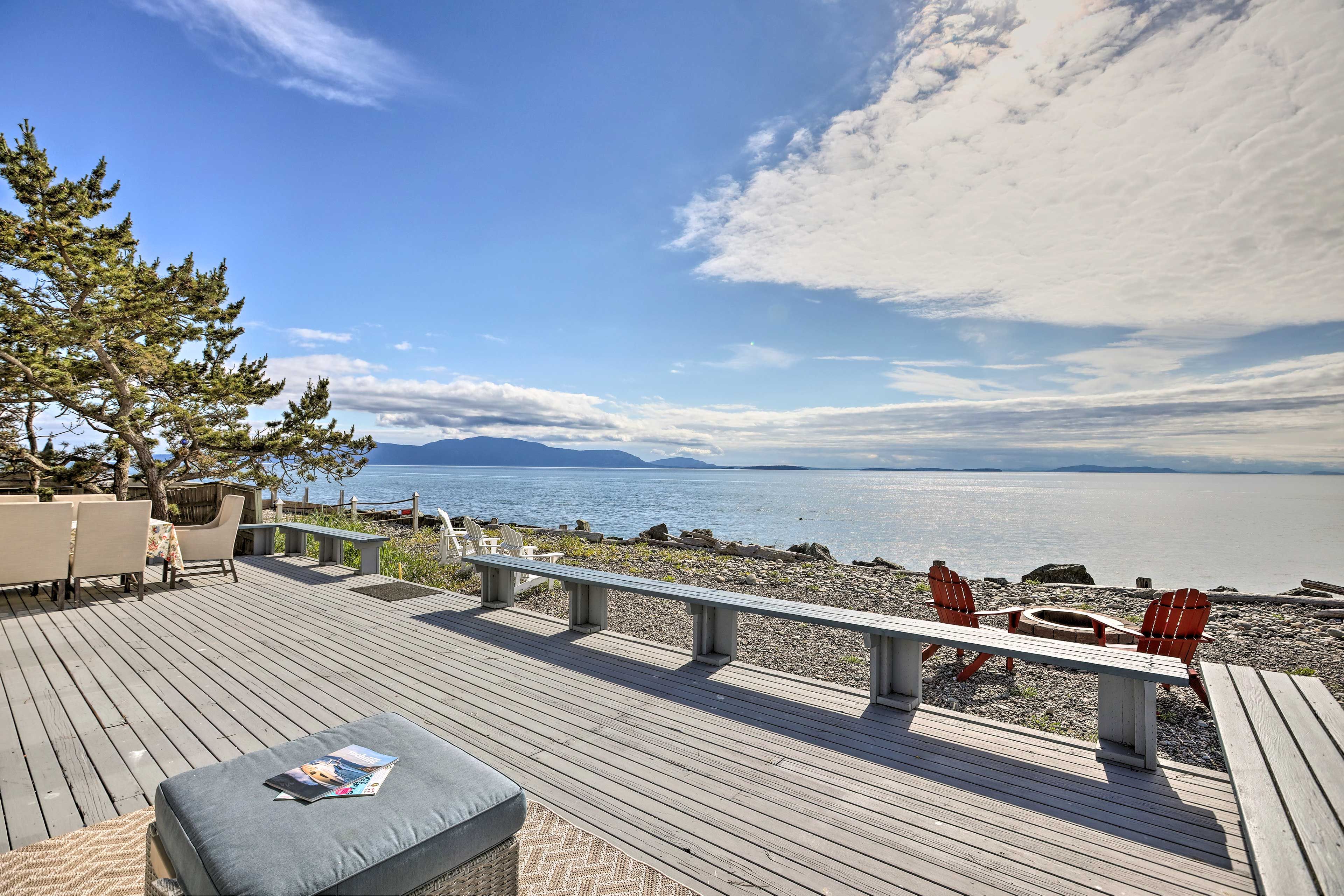 Patio | Fire Pit | Grill | Oceanfront | Kayaks & Paddleboards Available