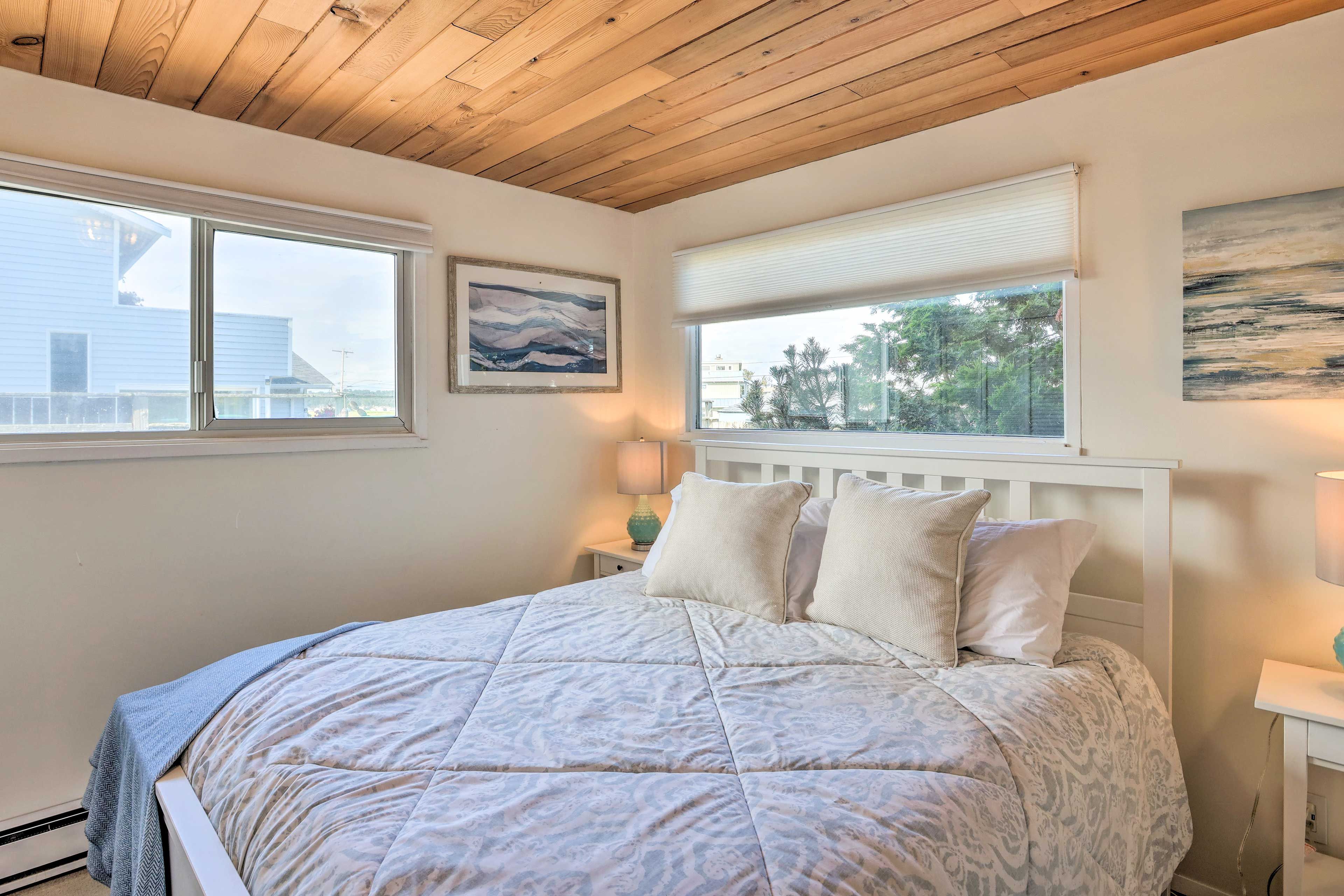 Bedroom 2 | Queen Bed | 1st Floor