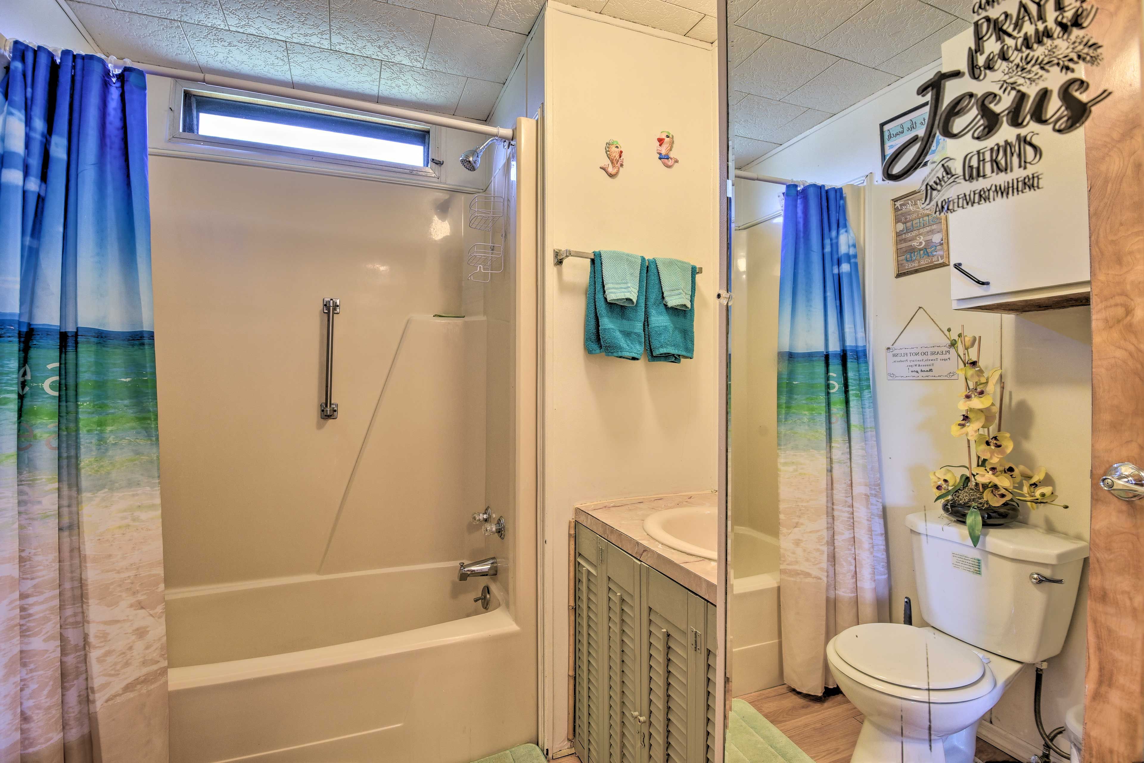 Full Bathroom | Hair Dryer