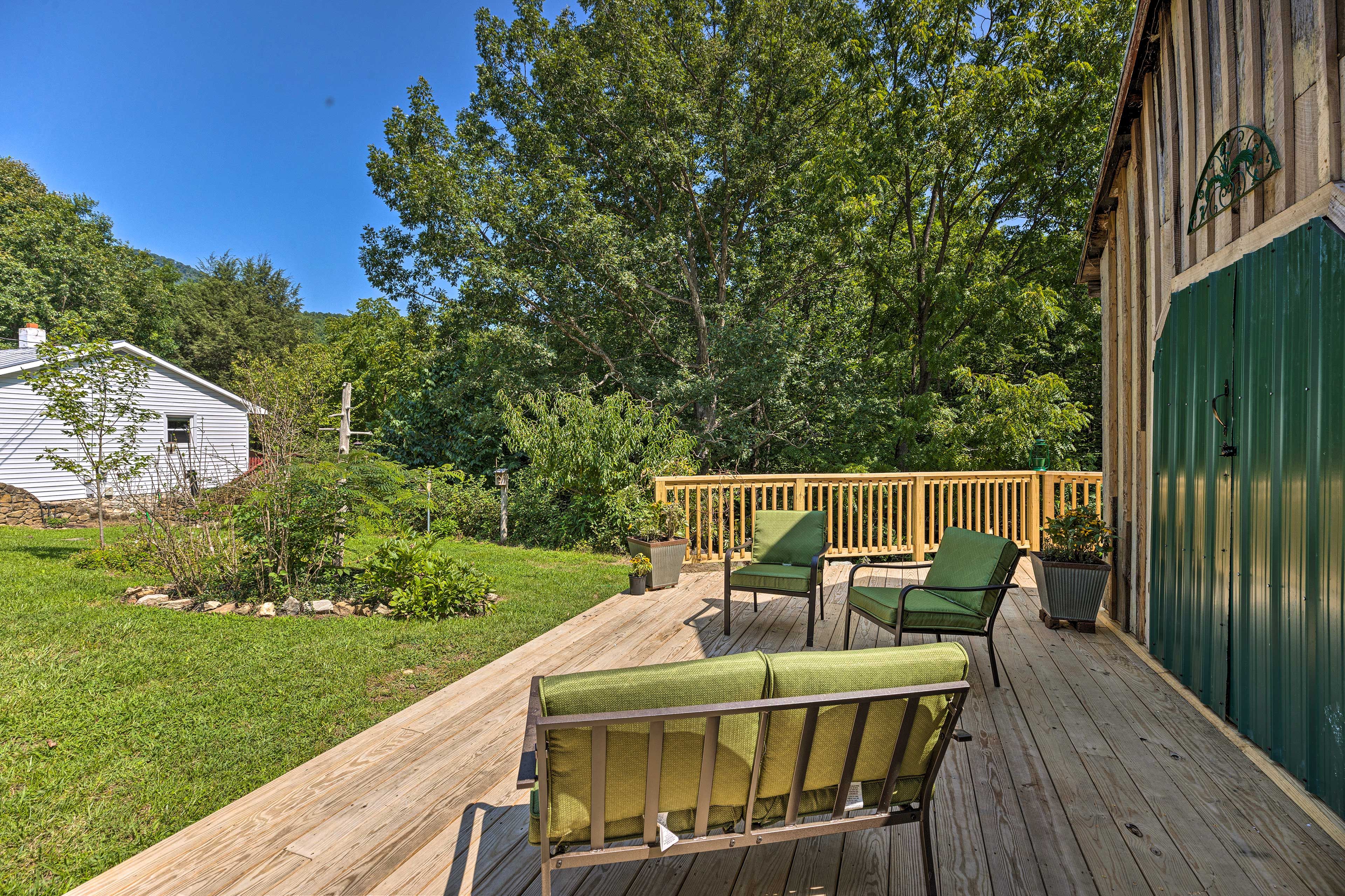 Furnished Deck
