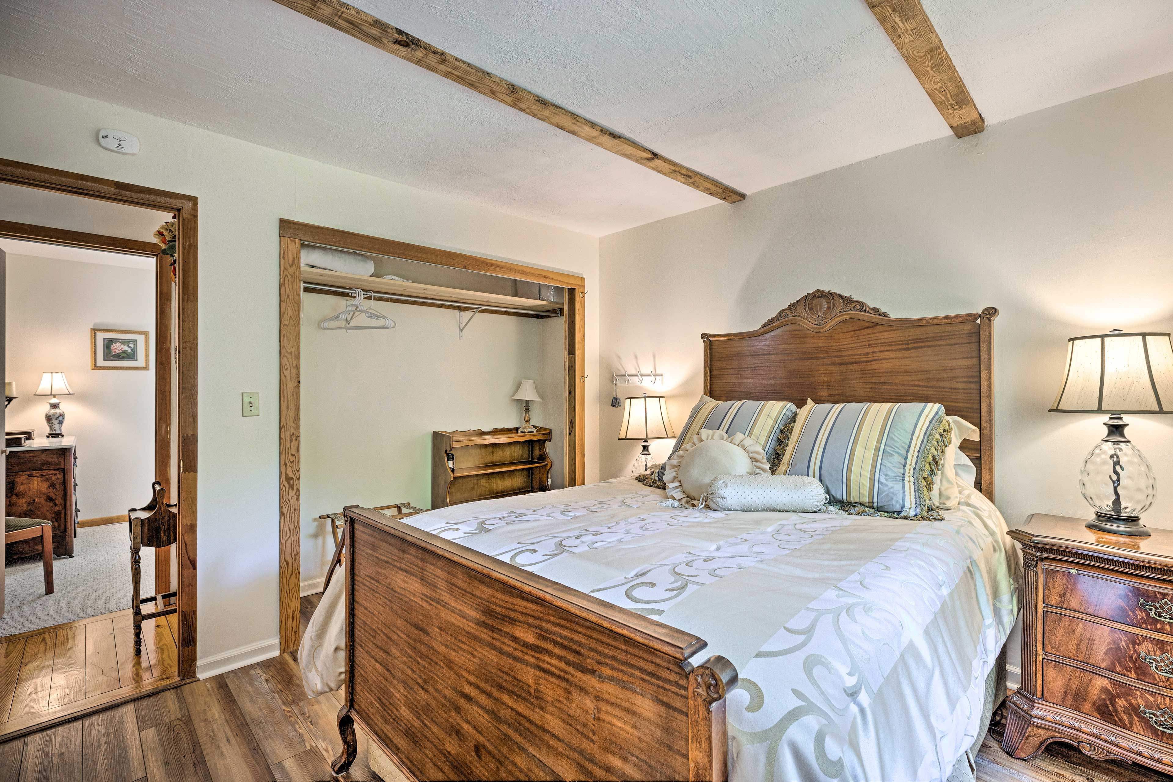 Bedroom 1 | Queen Bed | New Mattress