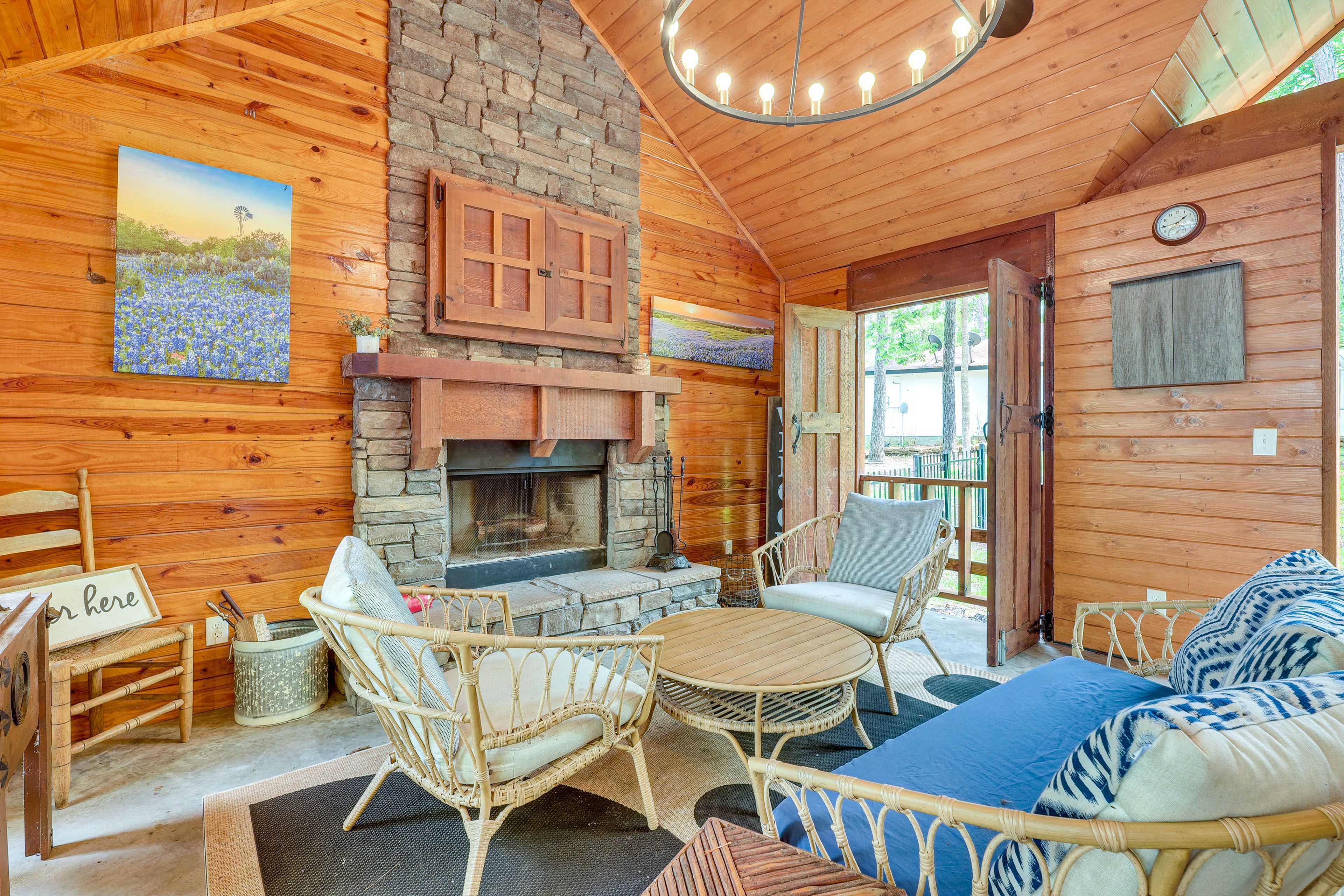 Covered Deck | Lounge Area