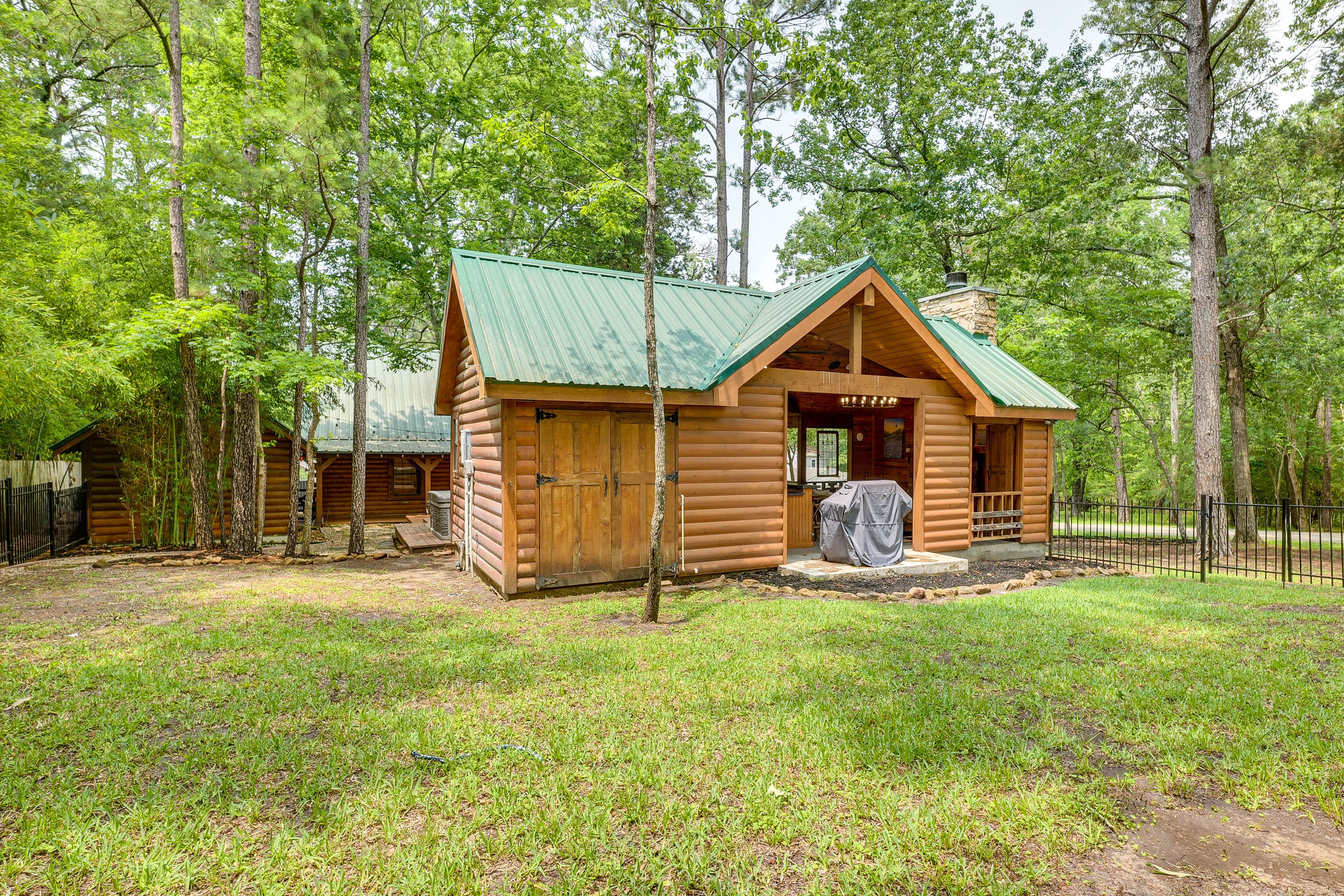 Exterior | Gas Grill | Private Yard