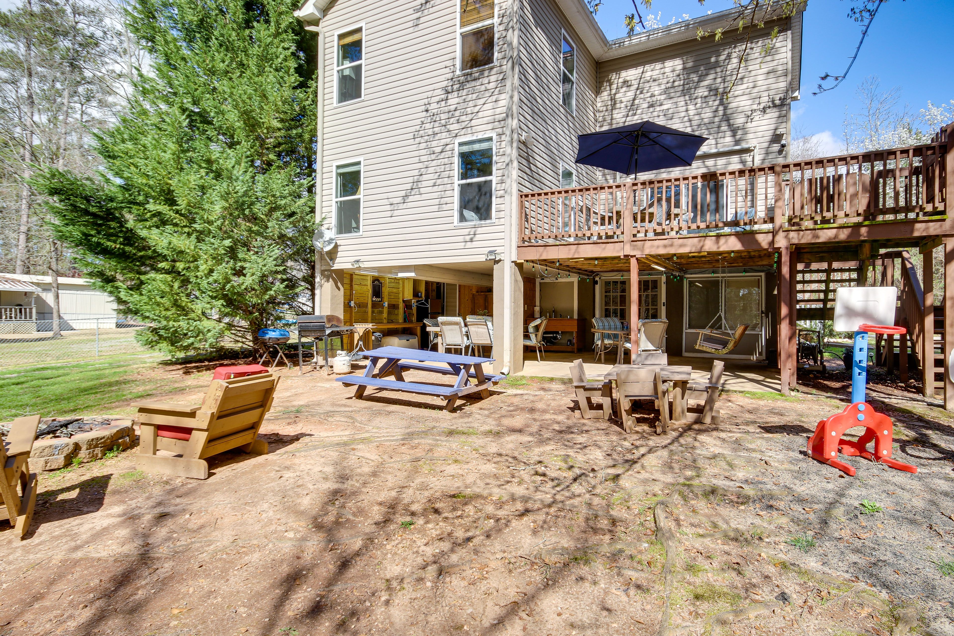 Yard | Fire Pit | Cornhole | Playground
