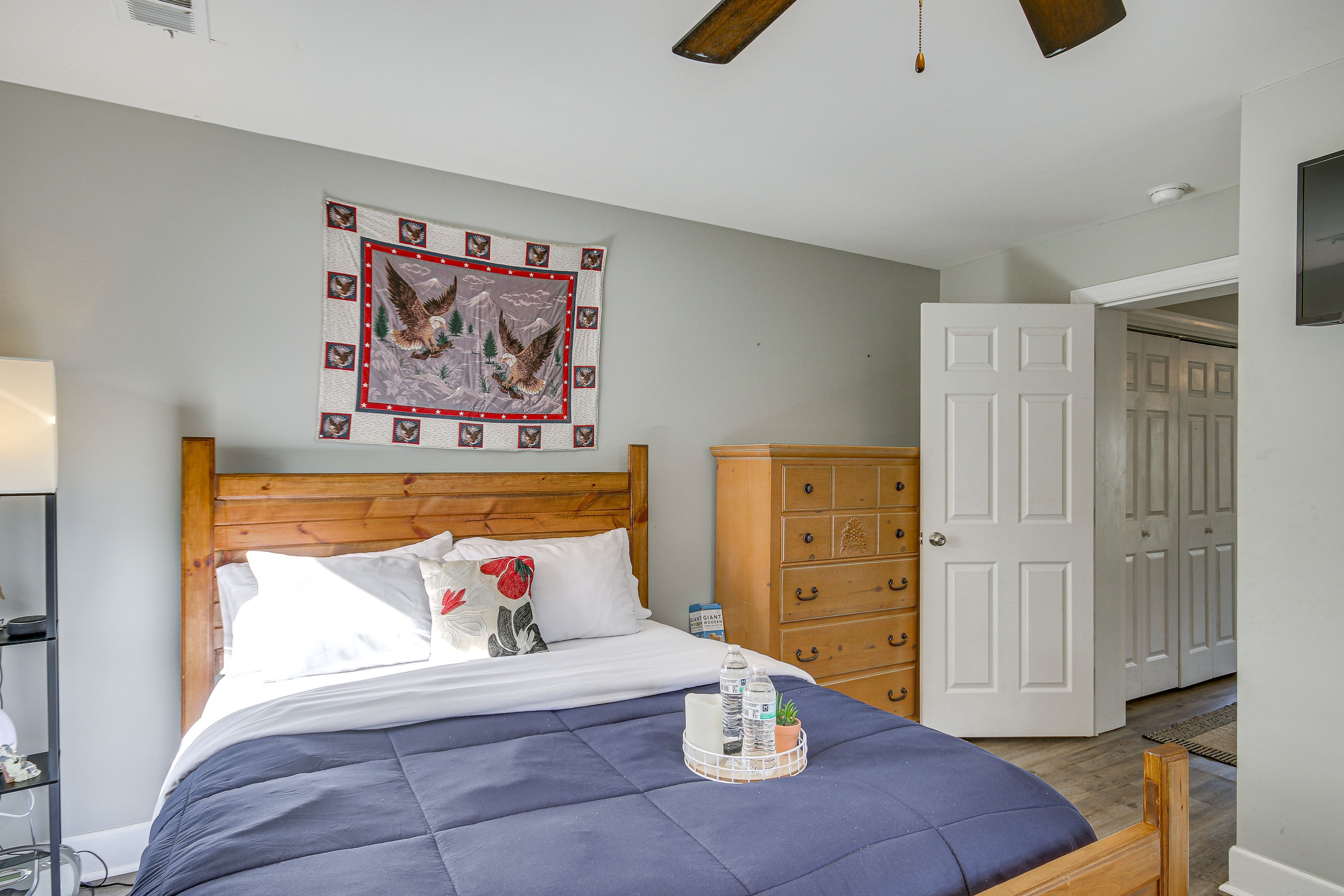 Bedroom 3 | Queen Bed, Toddler Bed | Smart TV