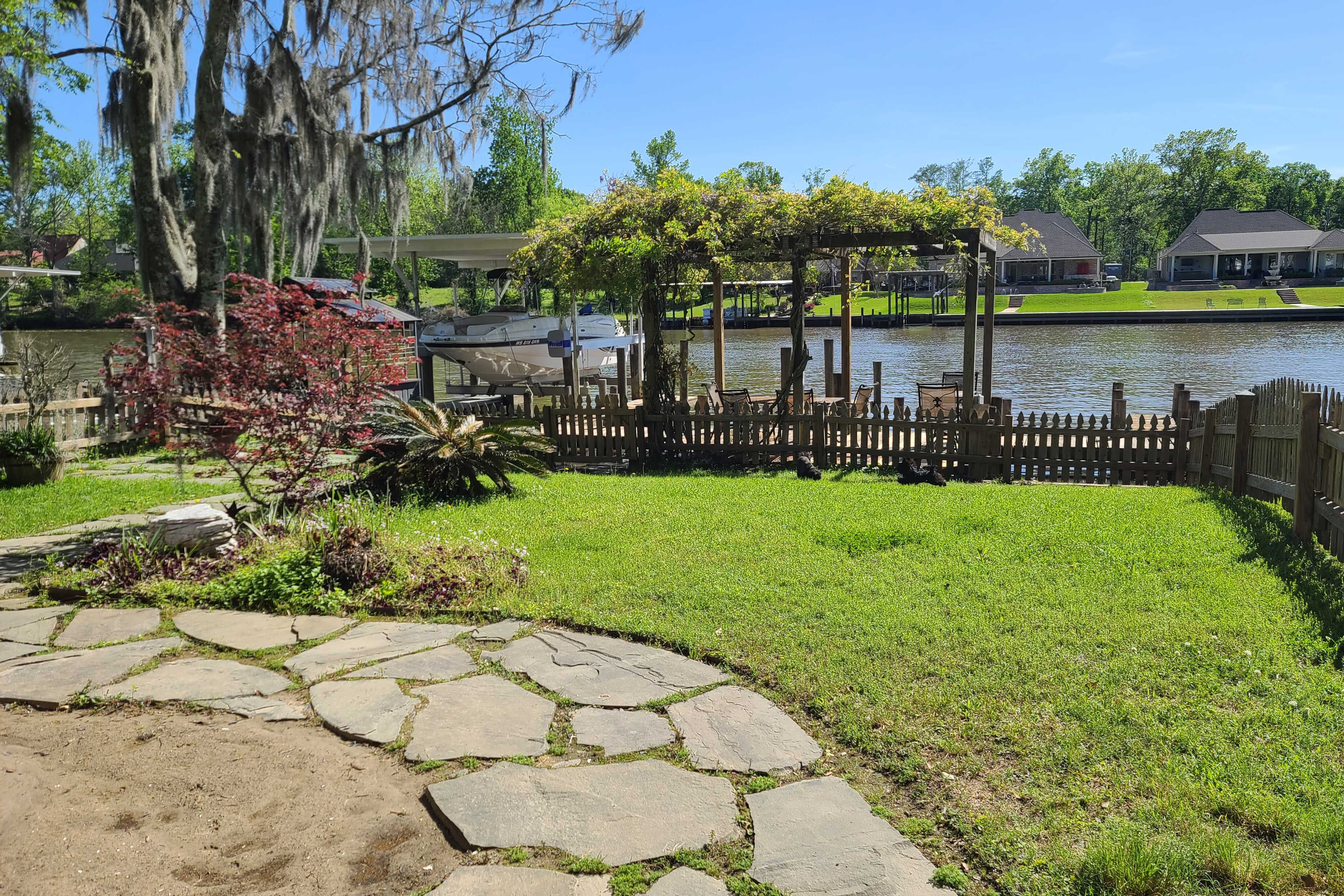 Backyard | Direct Water Access