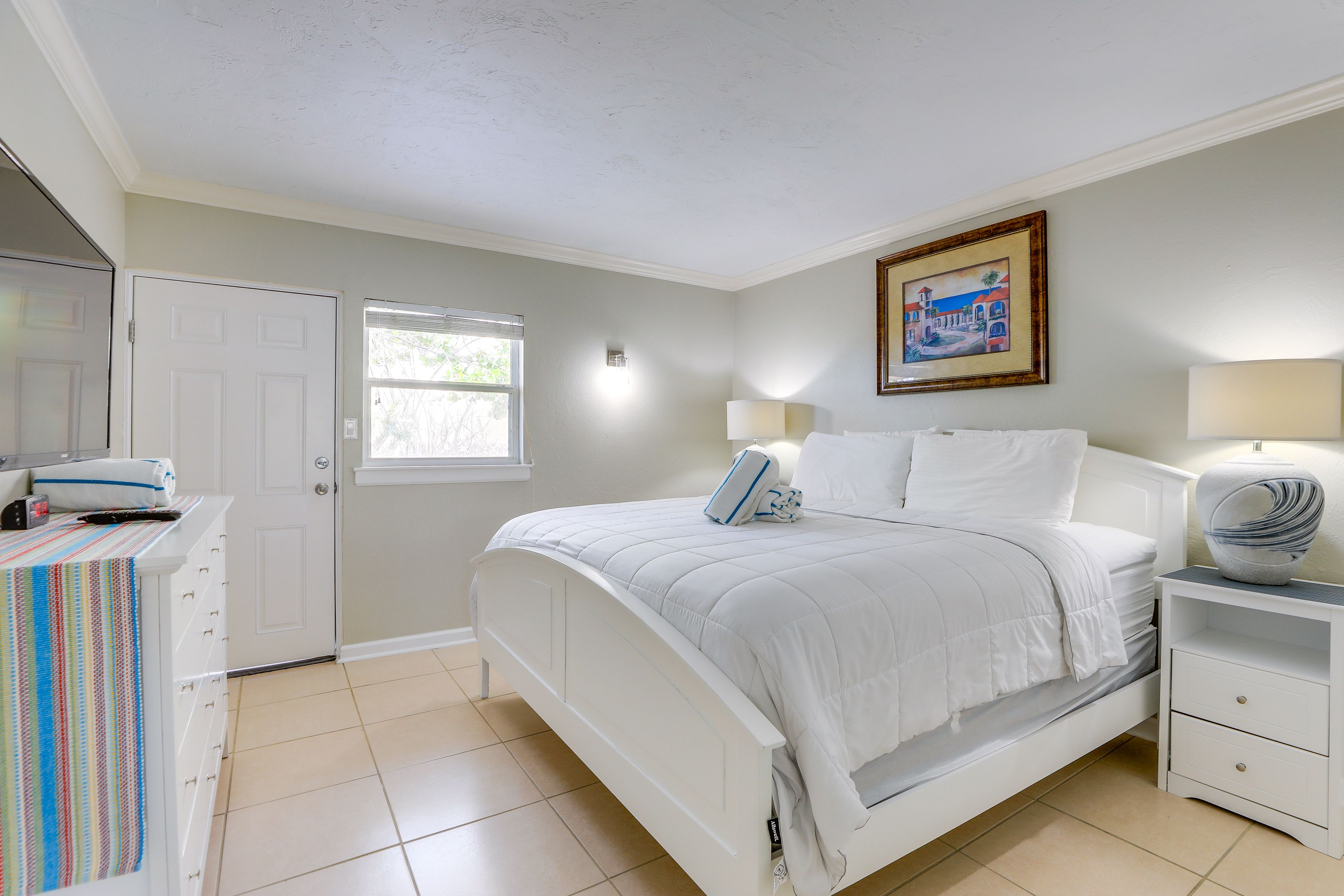 Bedroom | King Bed | En-Suite Bathroom | Smart TV w/ Cable