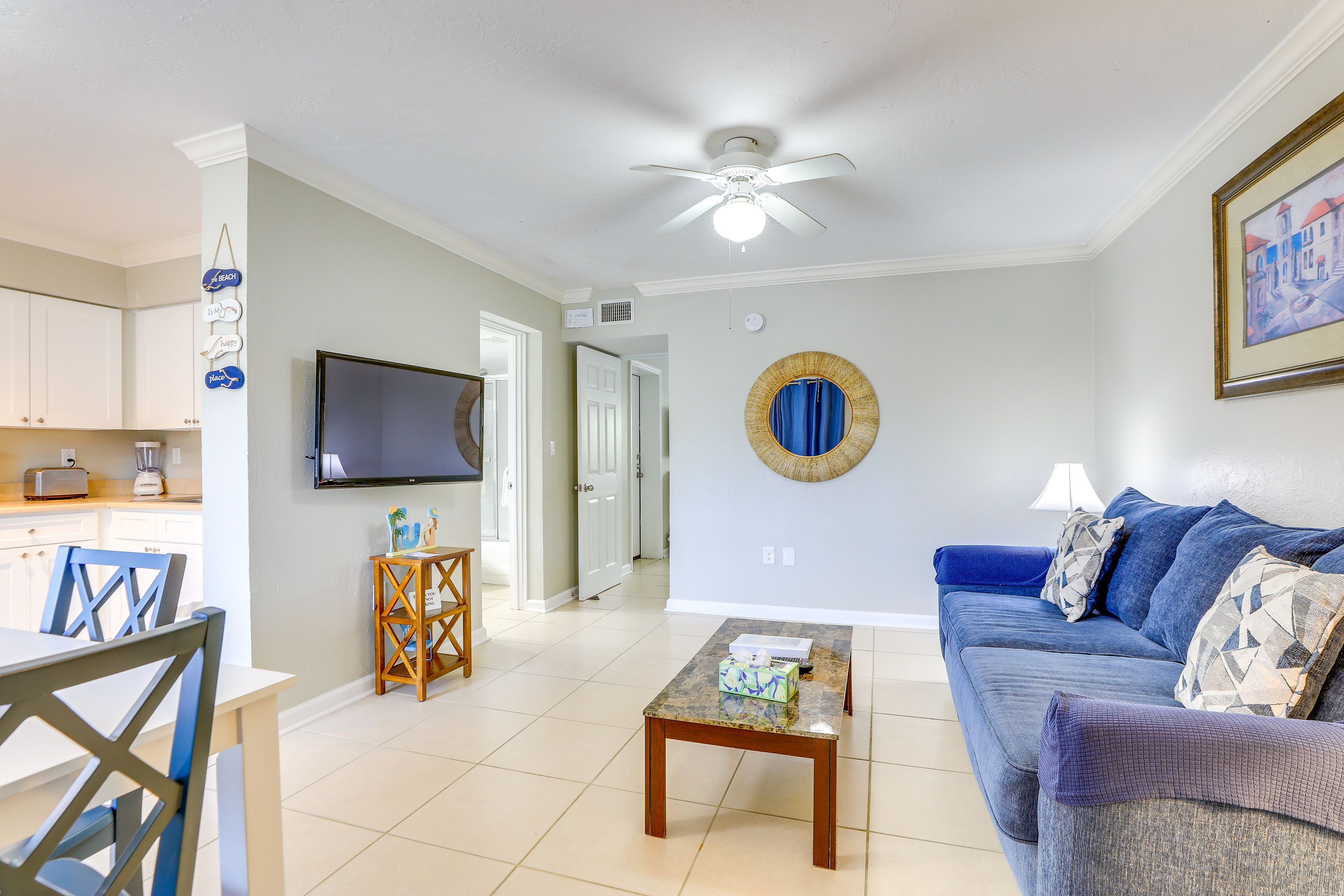 Living Room | Central A/C | Sleeper Sofa | Smart TV w/ Cable
