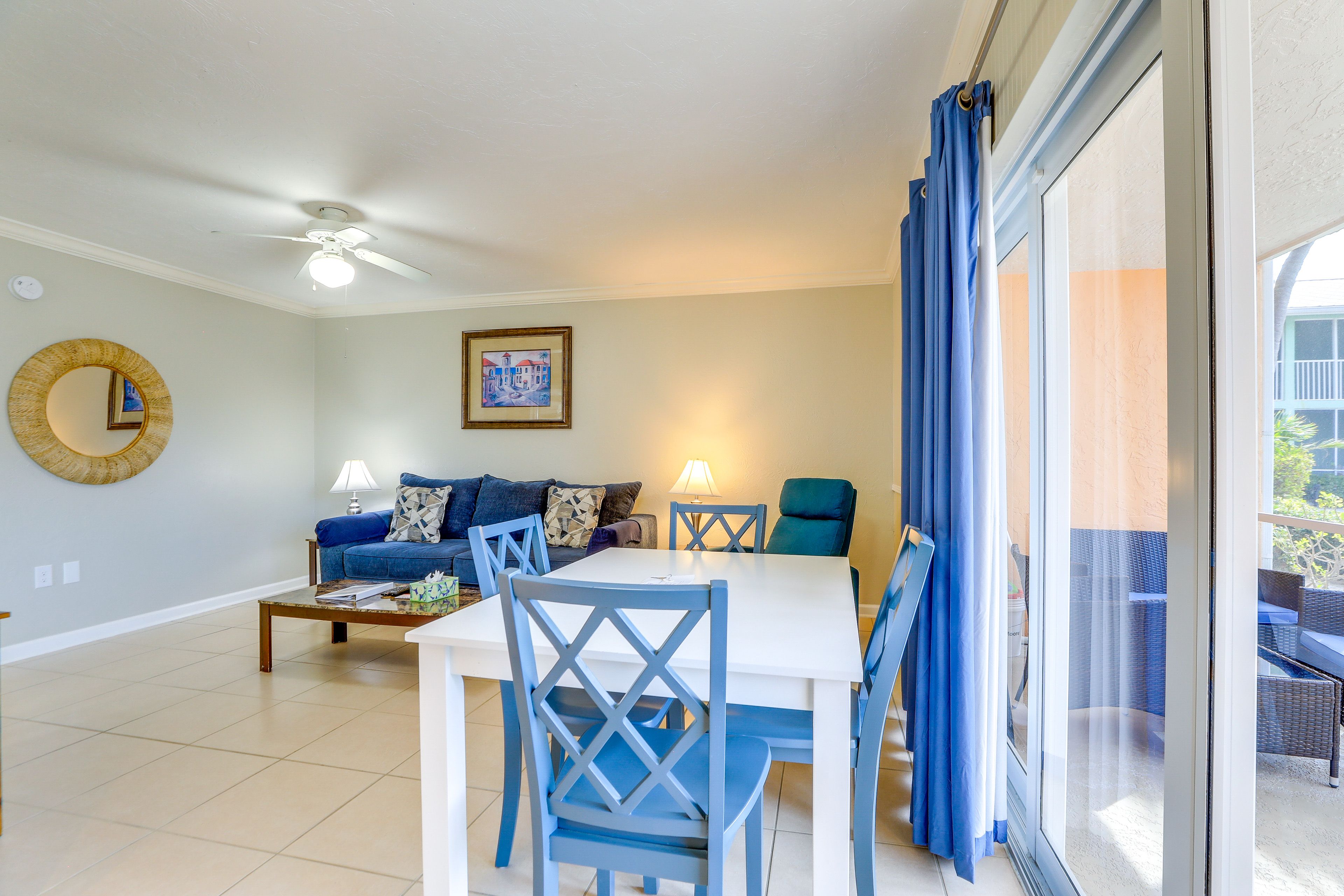 Dining Area | Dishware & Flatware Provided