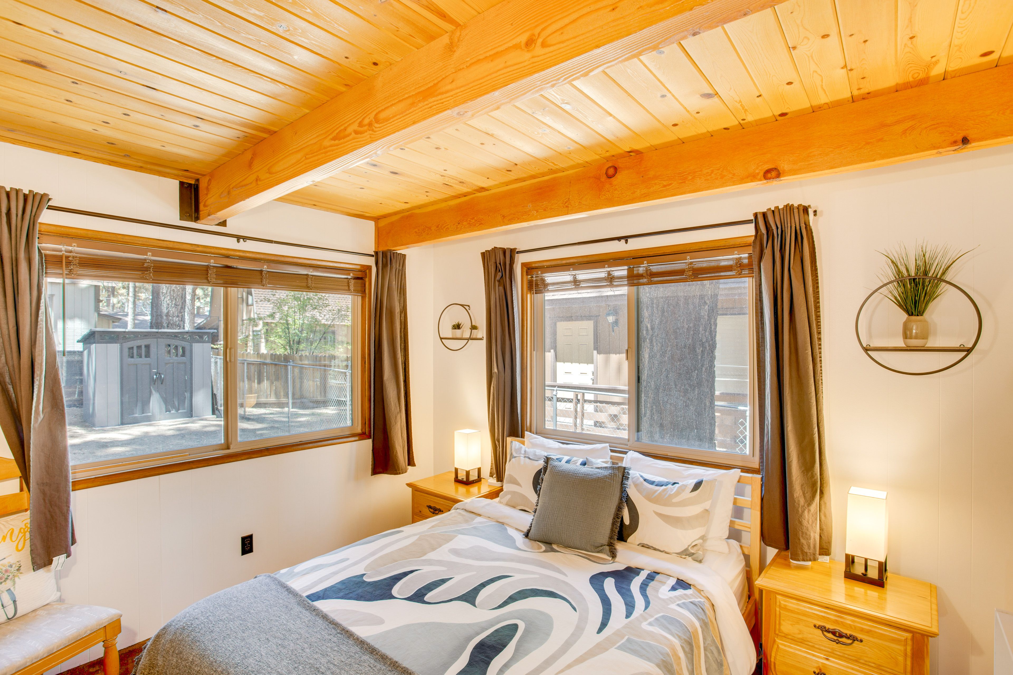 Bedroom 1 | Queen Bed | 1st Floor