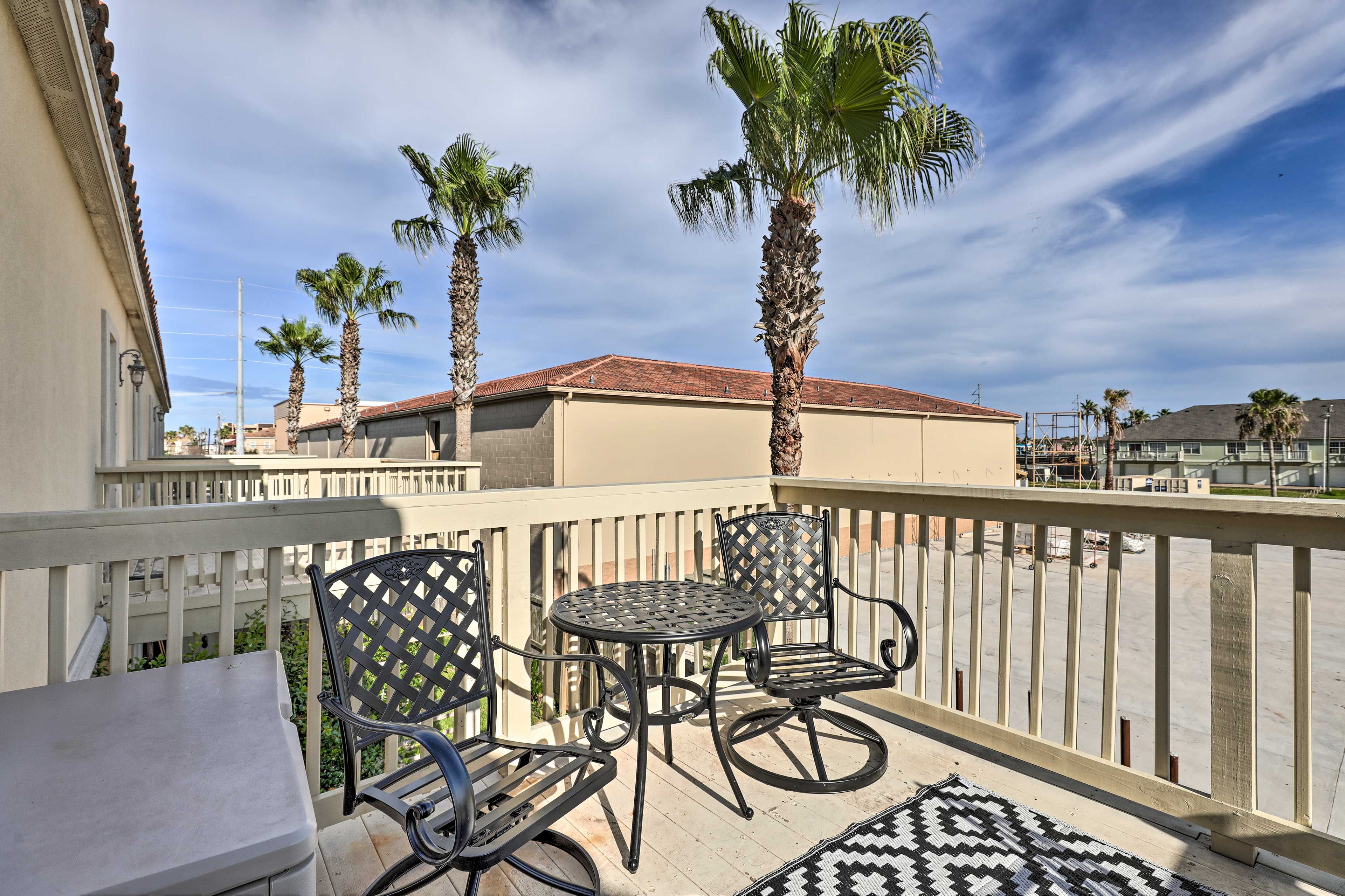 South Padre Vacation Rental | 2BR | 2BA | 850 Sq Ft | 2nd-Story Unit