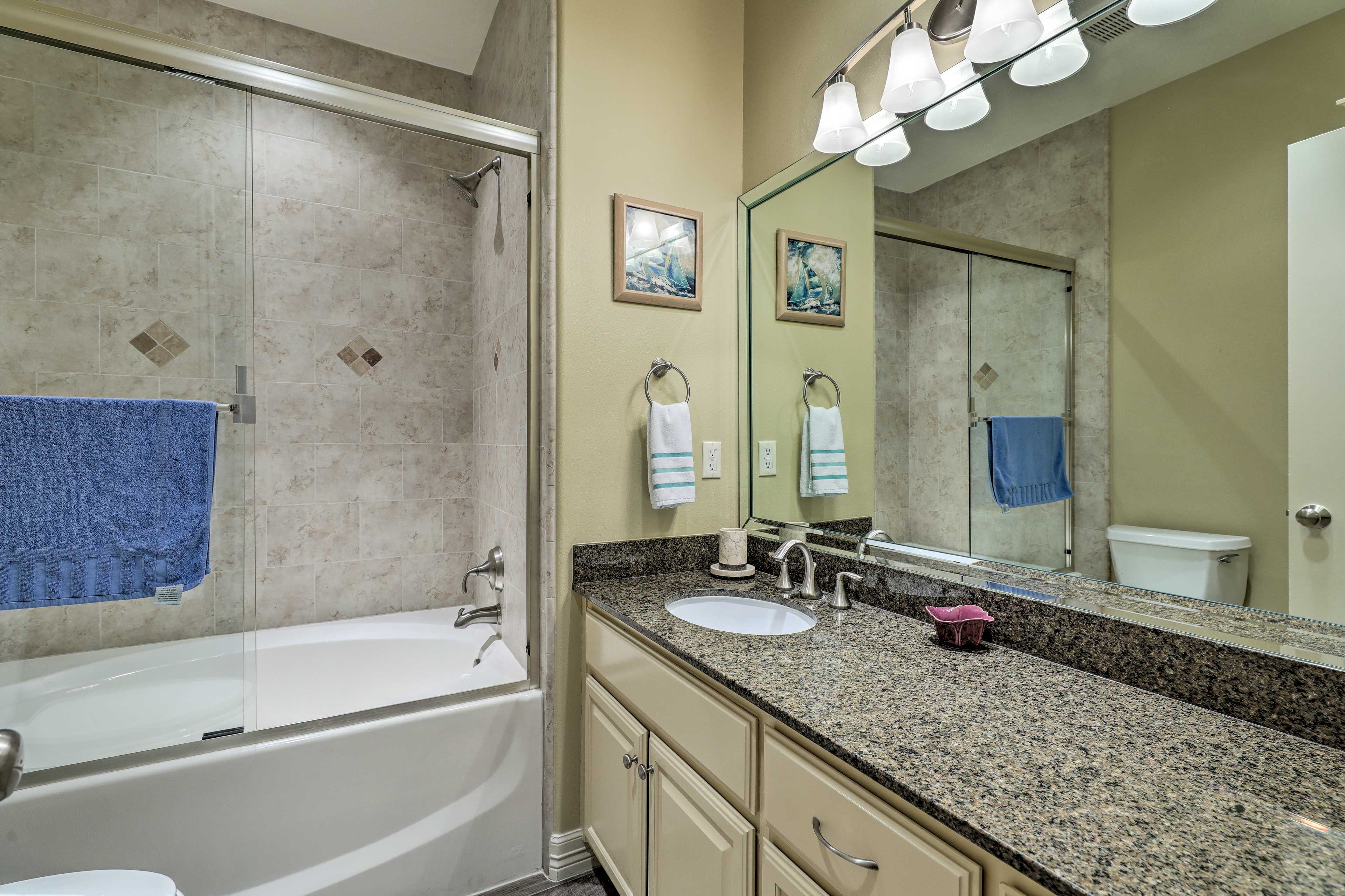 Full Bathroom | Towels Provided