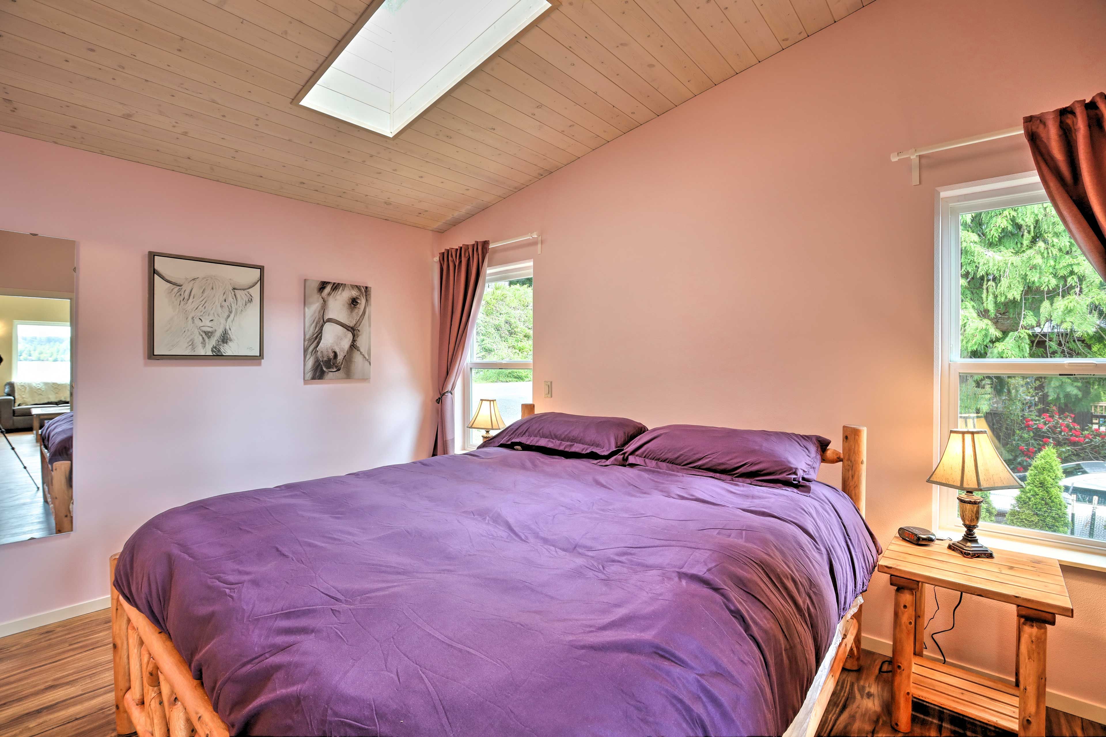 Bedroom 1 | King Bed | En-Suite Bathroom