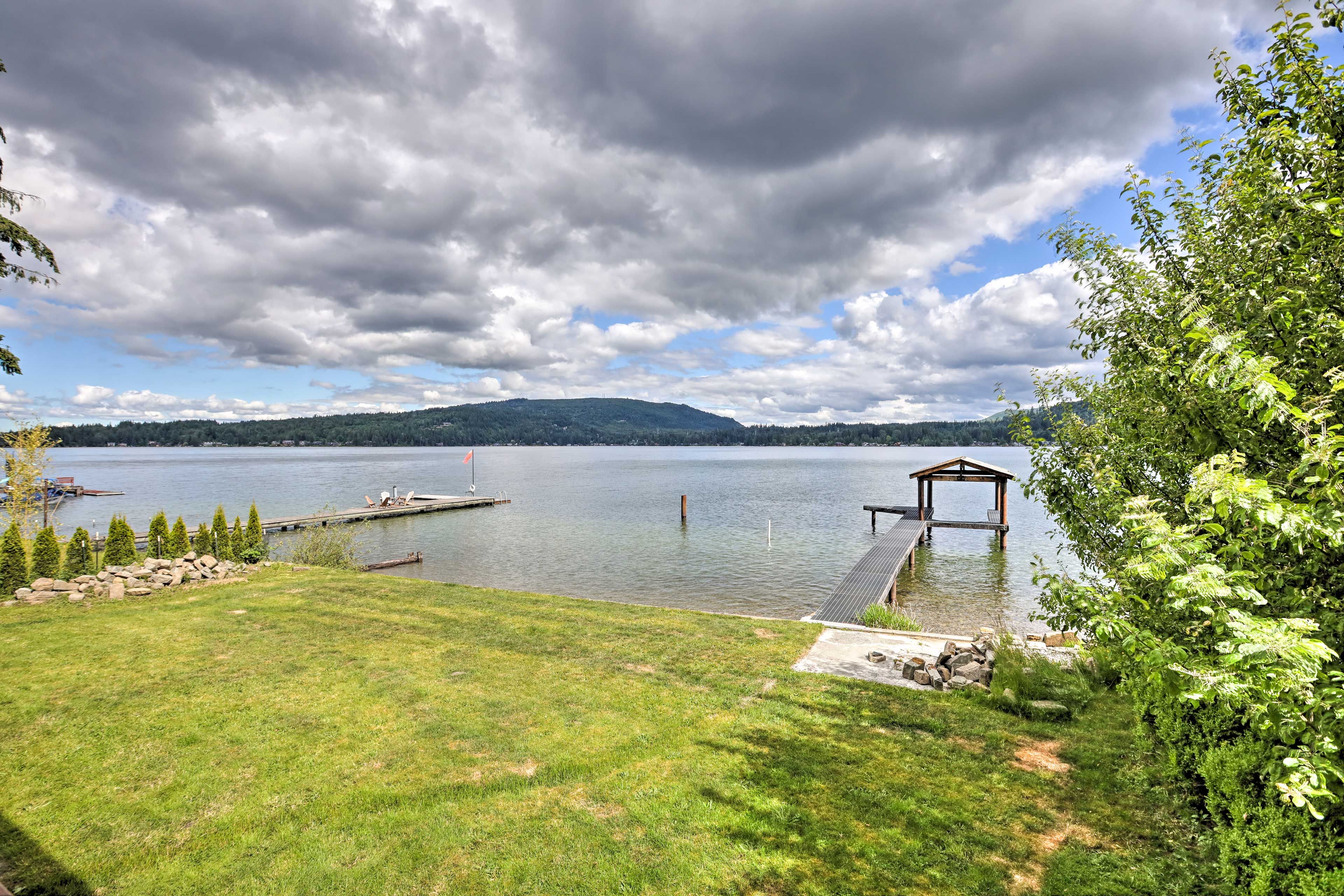 Backyard | Furnished Deck