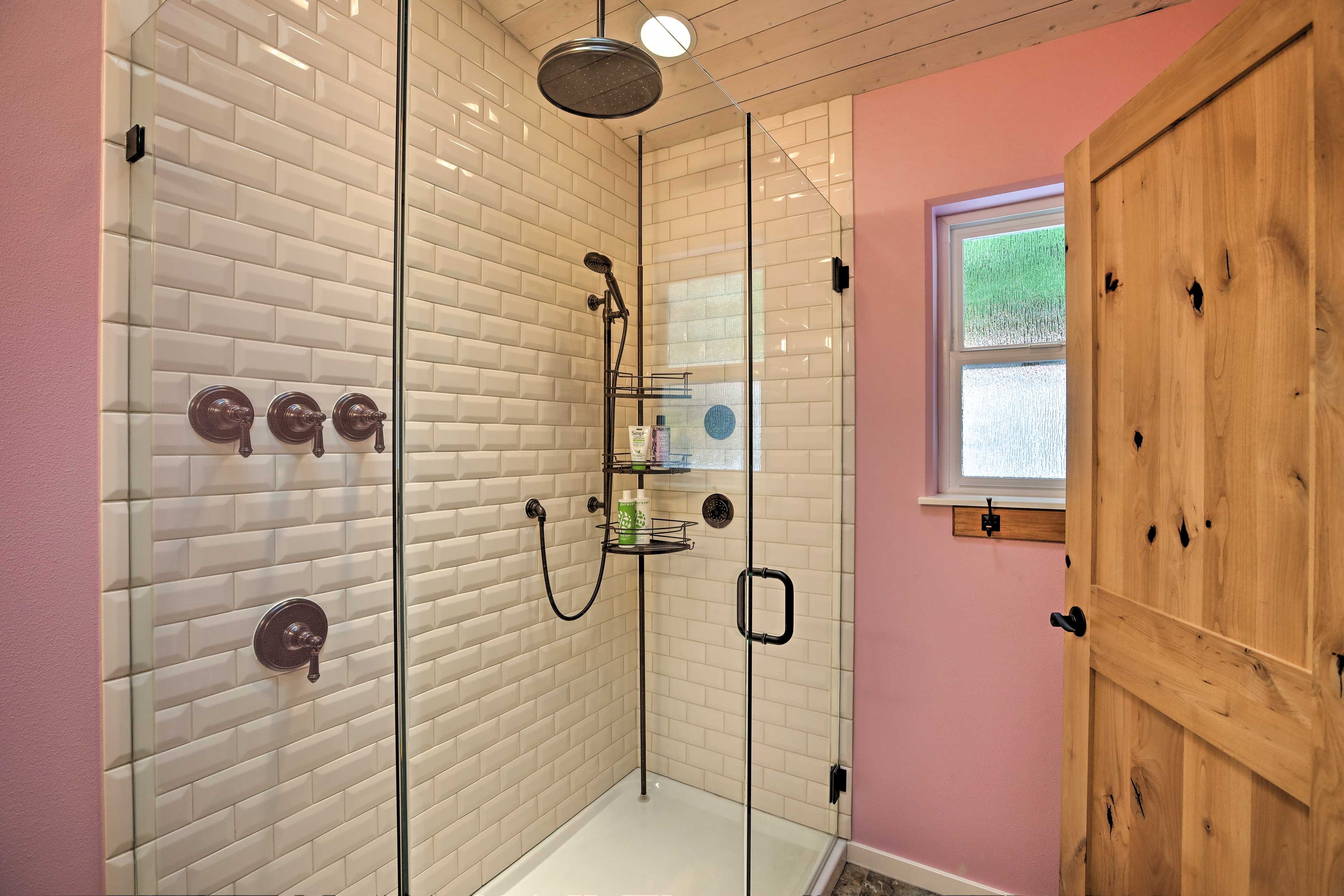 En-Suite Bathroom | Towels Provided