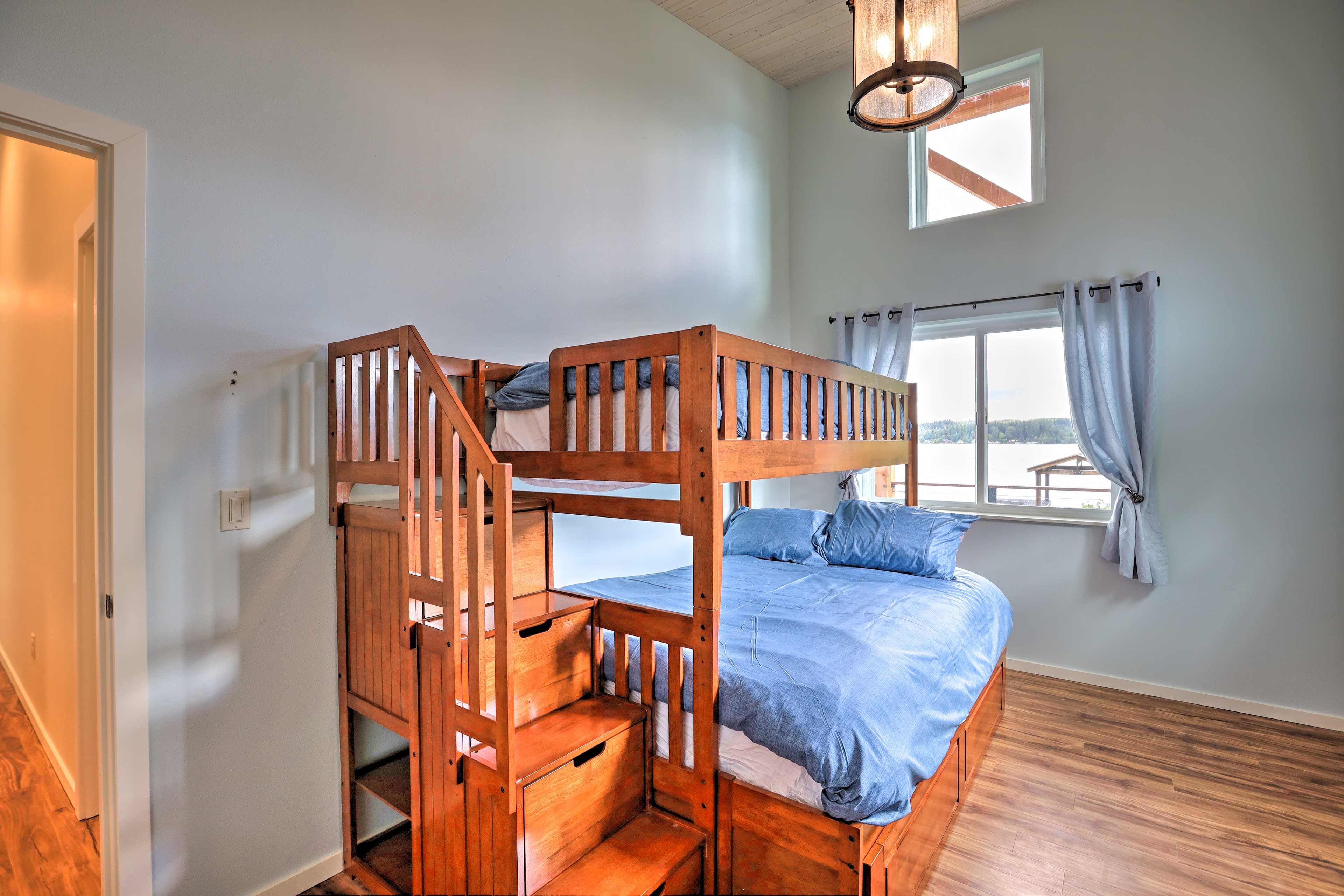 Bedroom 3 | Twin/Full Bunk Bed w/ Twin Trundle Bed | Main Level