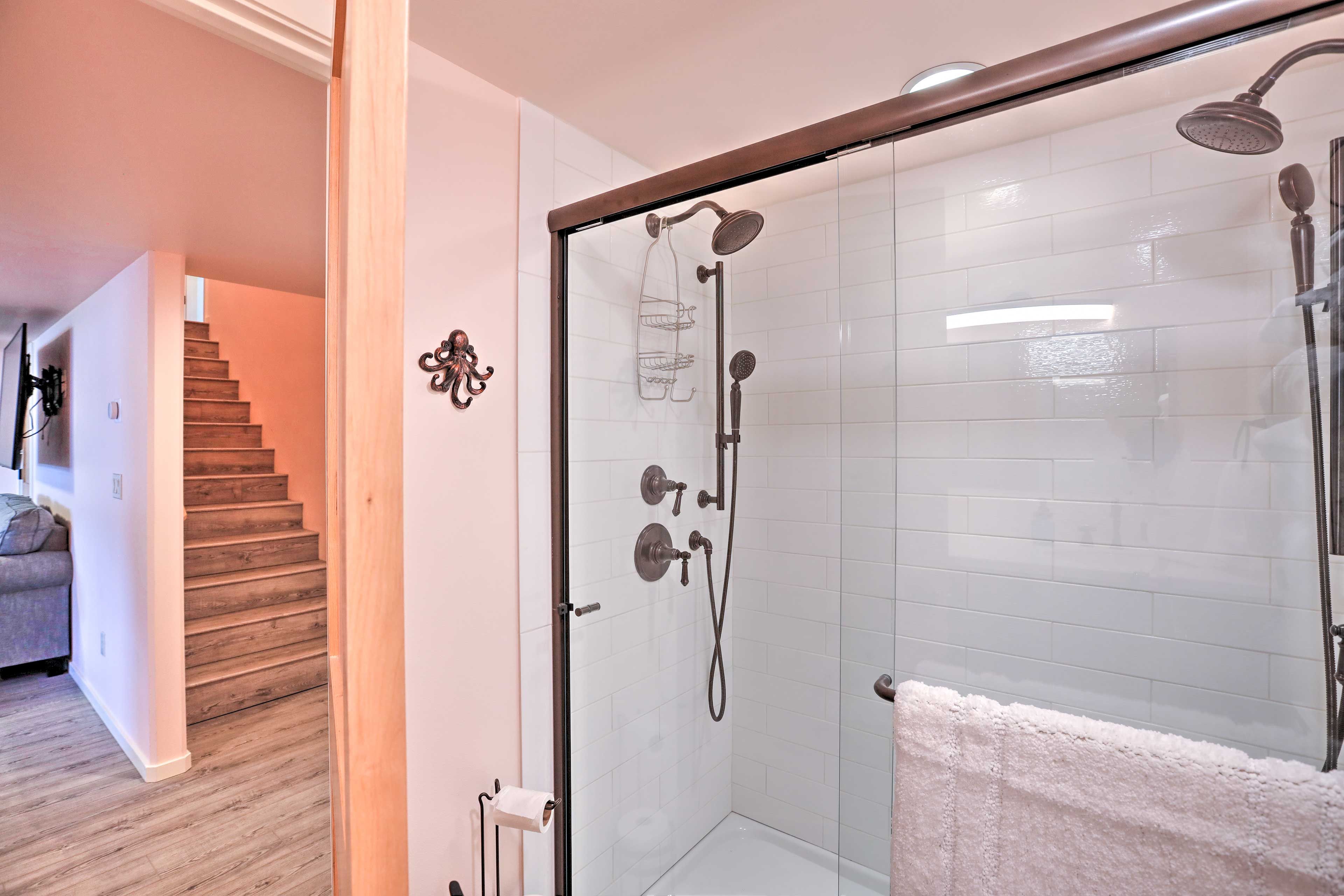Full Bathroom | Complimentary Toiletries