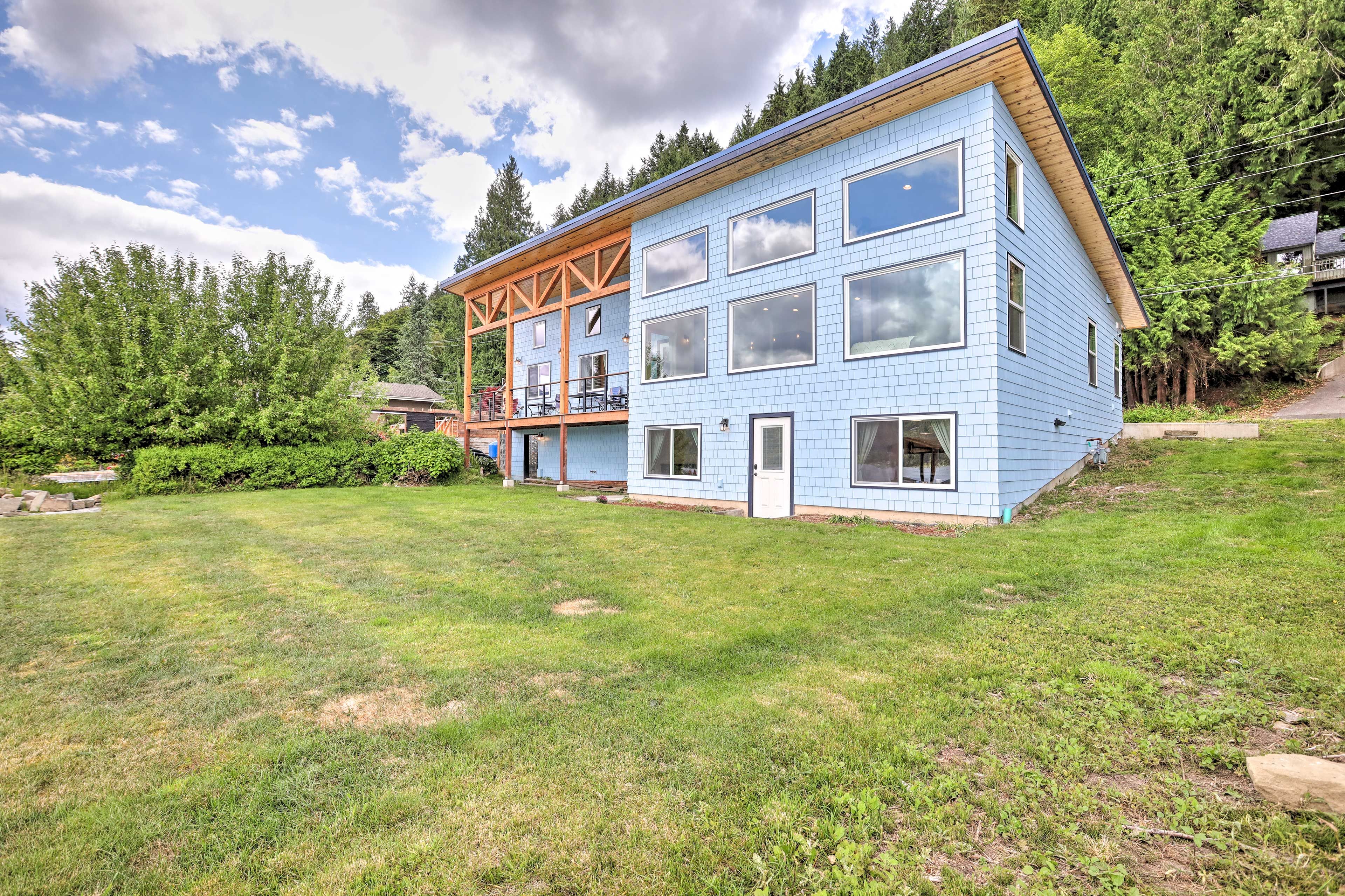 Home Exterior | Direct Whatcom Lake Access