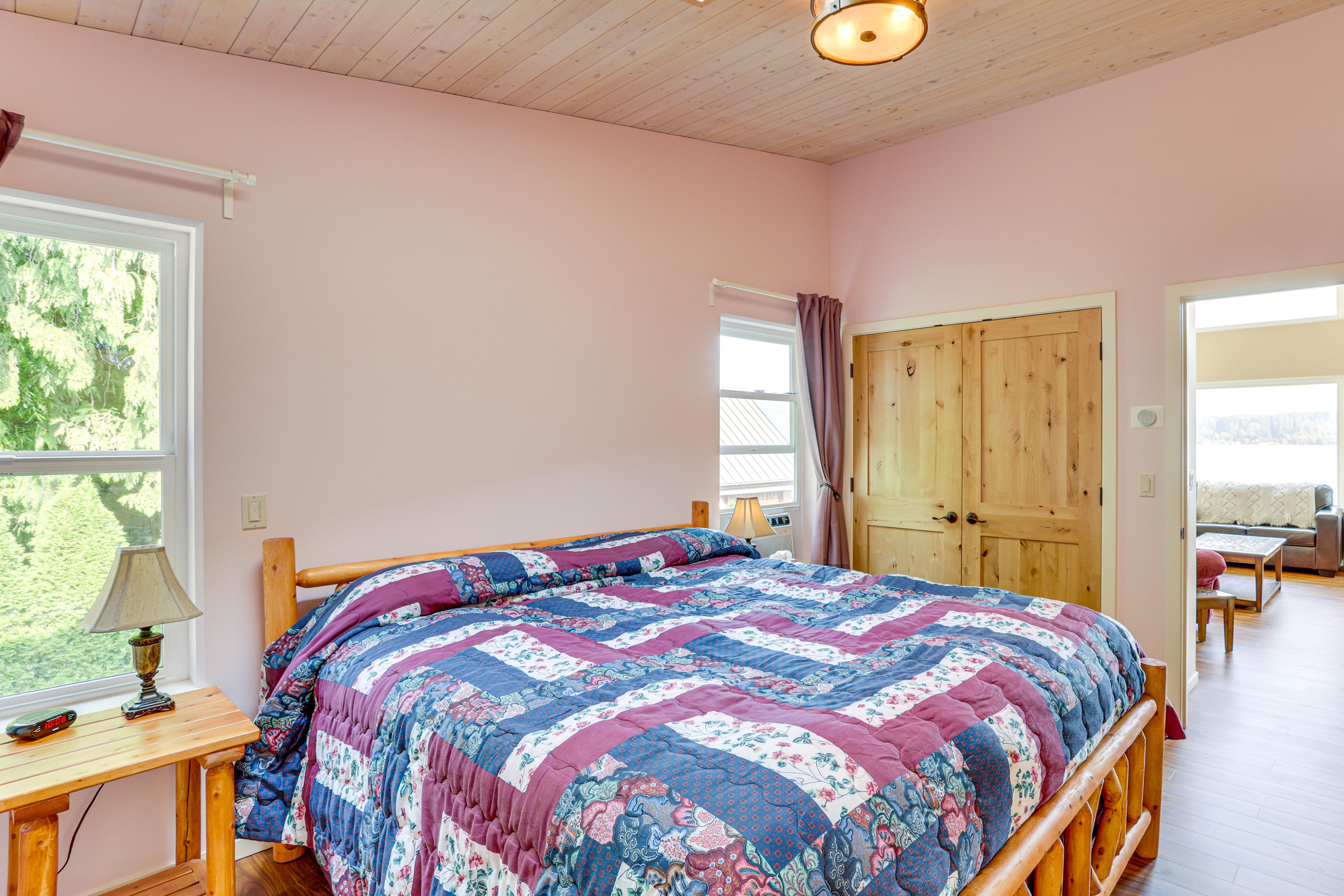 Bedroom 1 | King Bed | En-Suite Bathroom