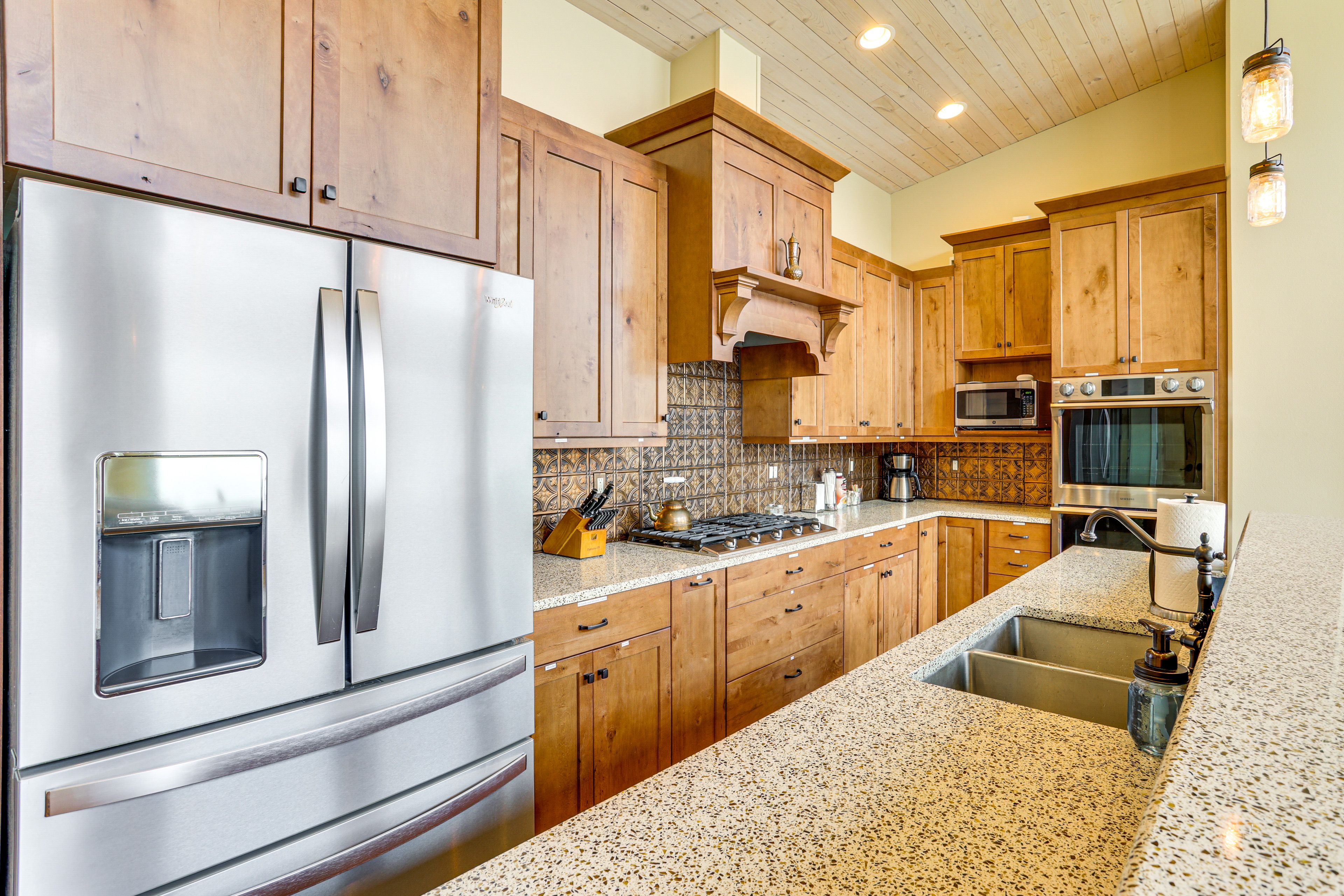 Fully Equipped Kitchen | Dishwasher | Blender