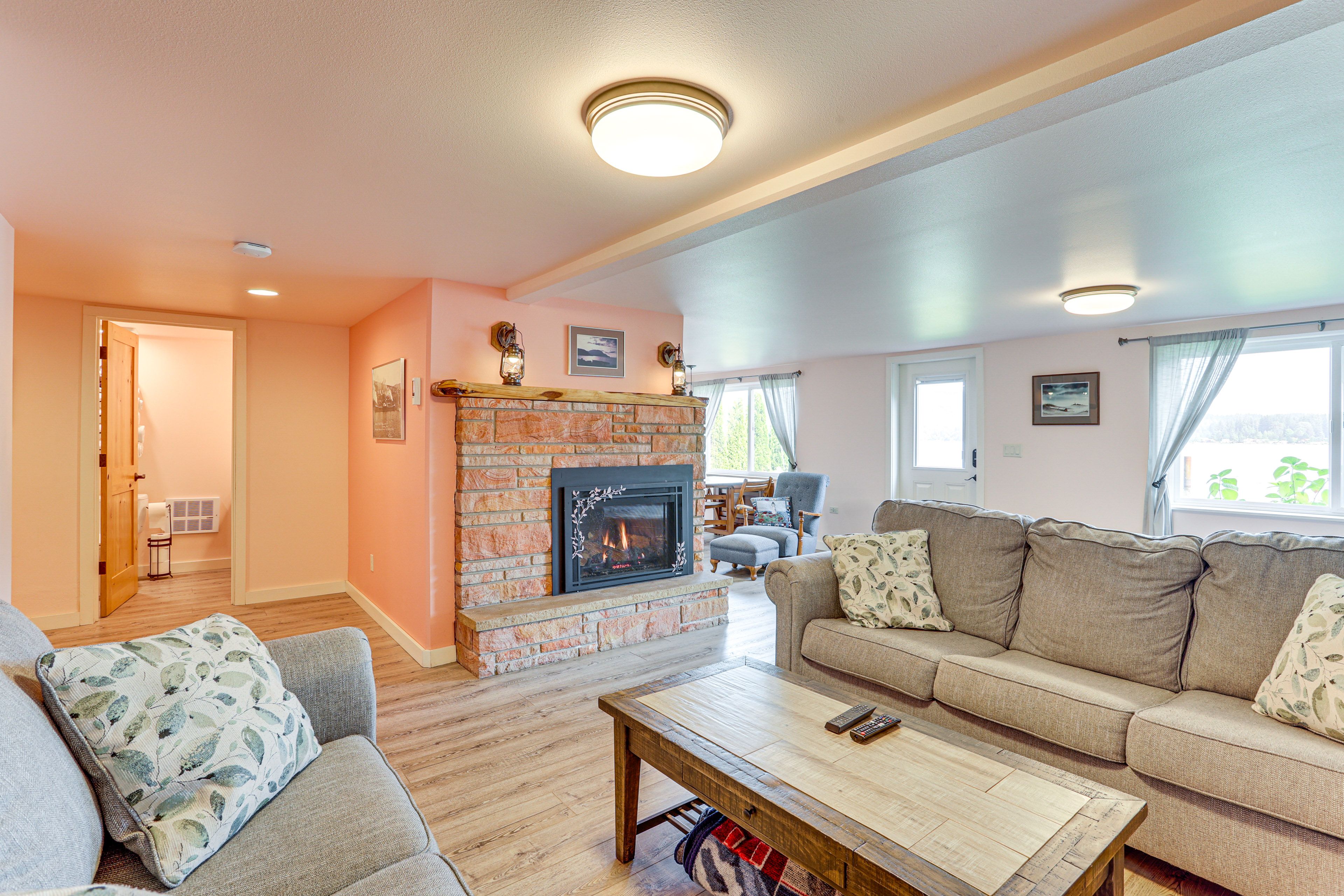 Basement Living Room | Gas Fireplace | Smart TV | Queen Sleeper Sofa