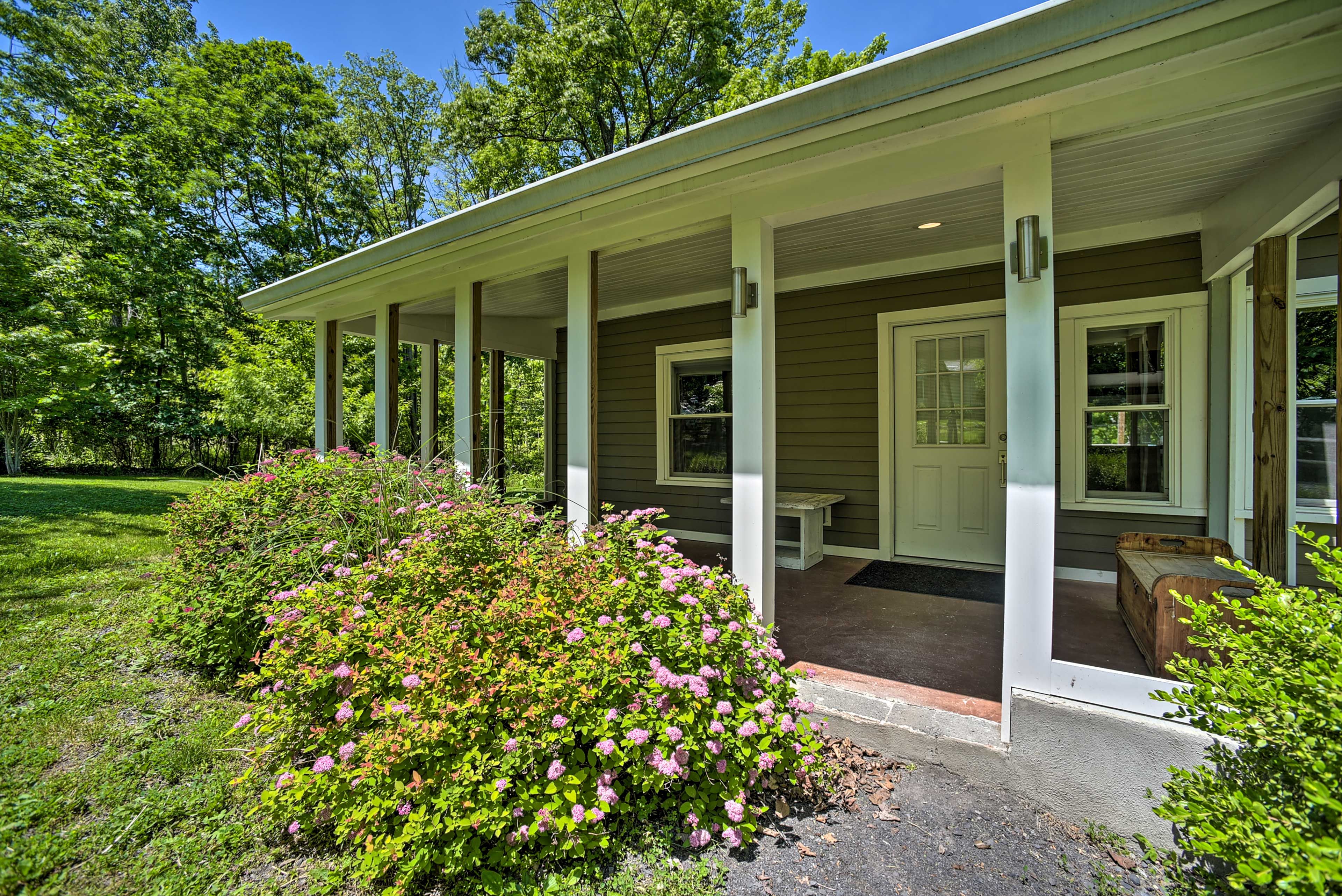 Front Porch | 1 Step Required
