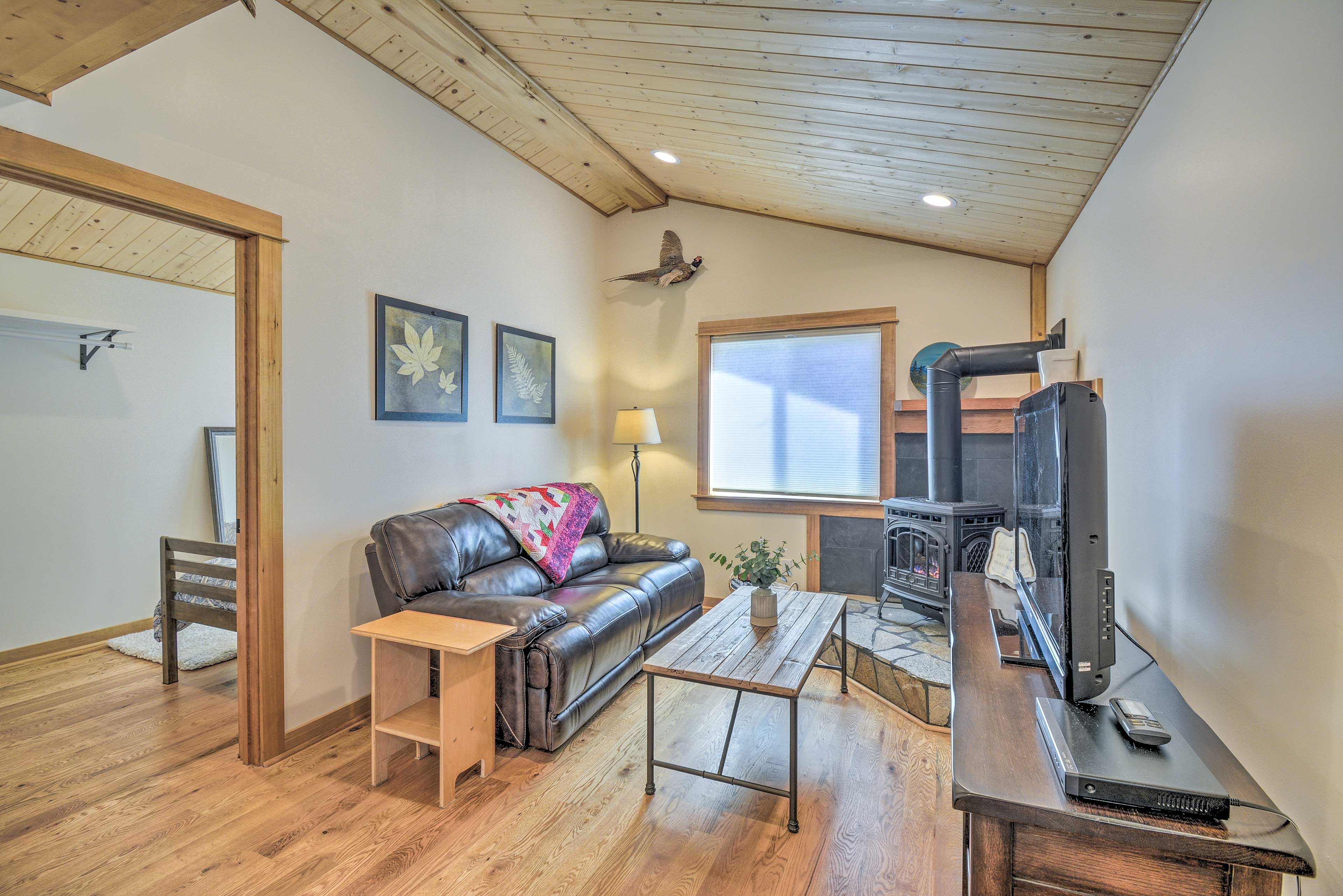 Living Room | Cable TV